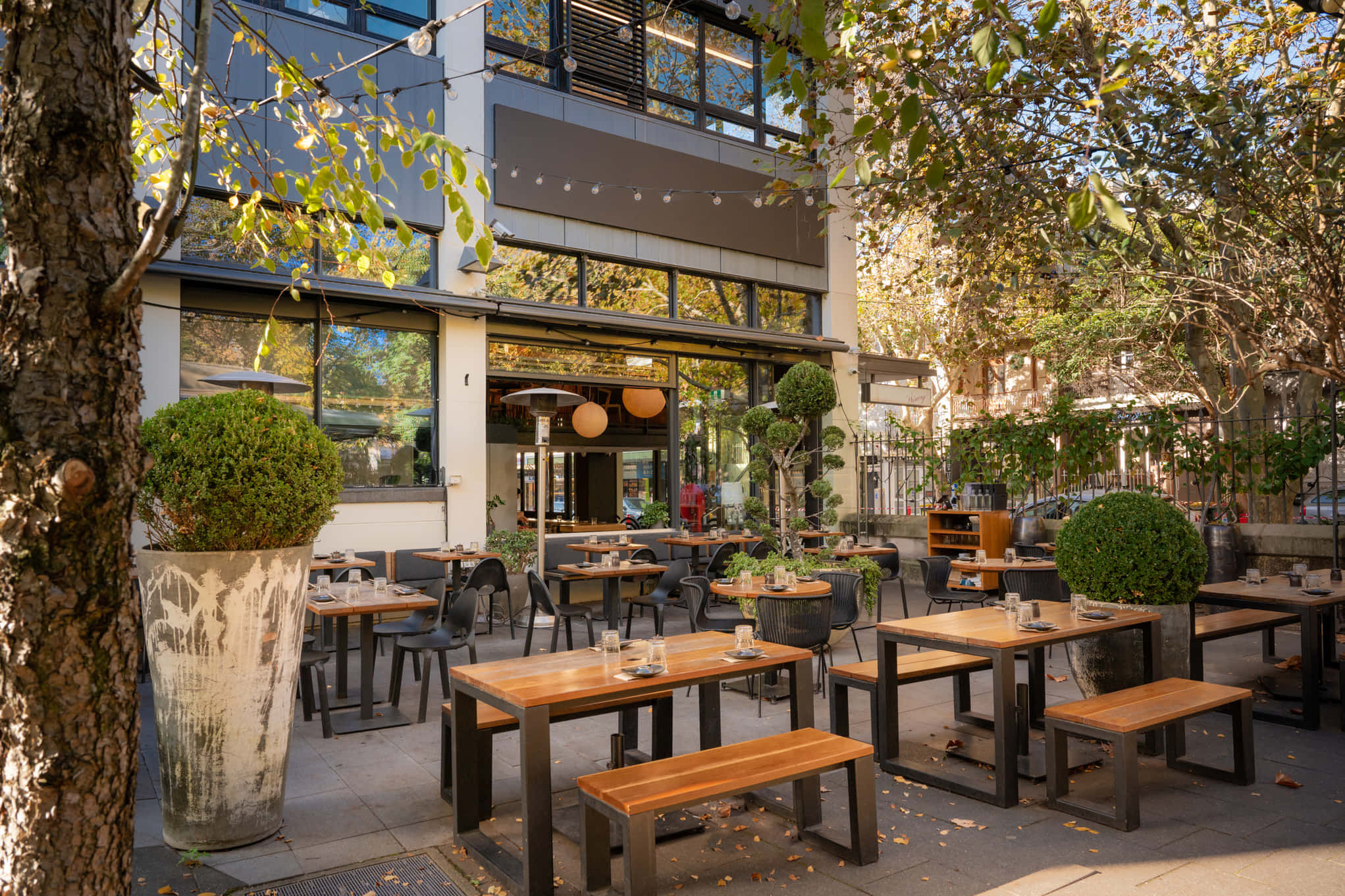 Outdoor courtyard dining area 2