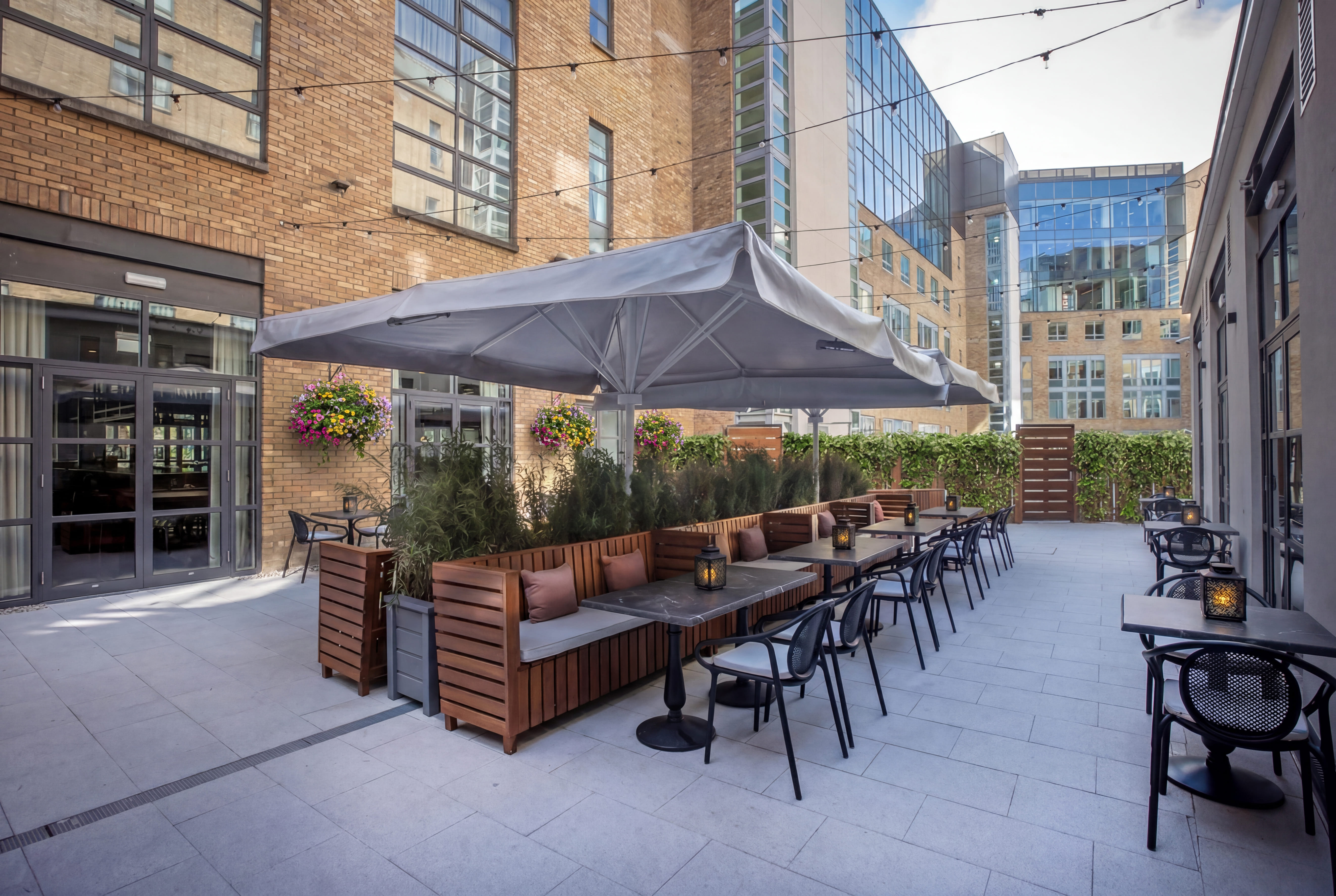 Outdoor Courtyard 0