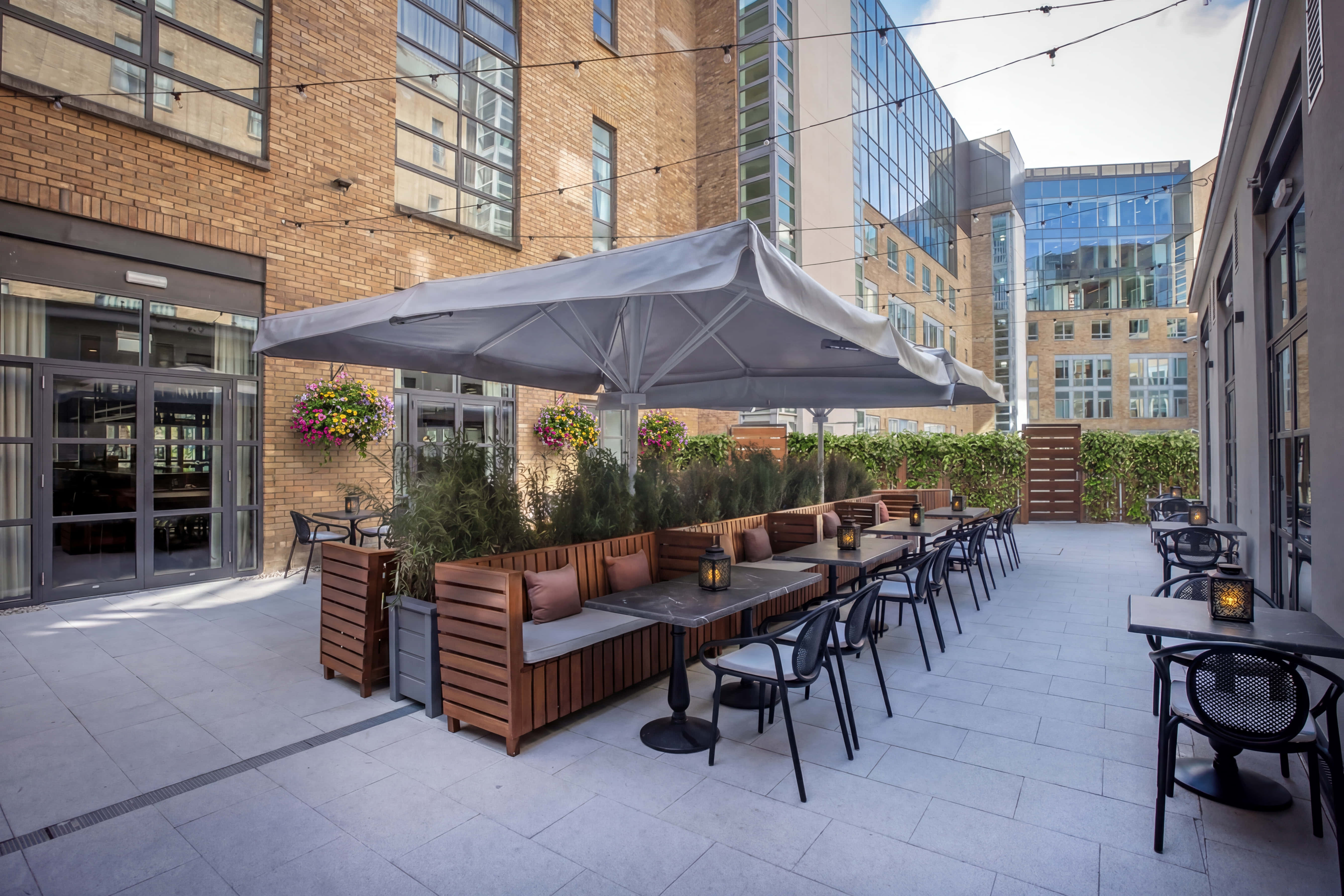 Outdoor Courtyard 0