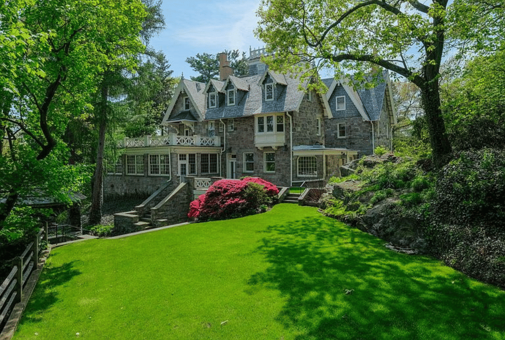 Gilded Age Mansion 15 minutes from NYC 17