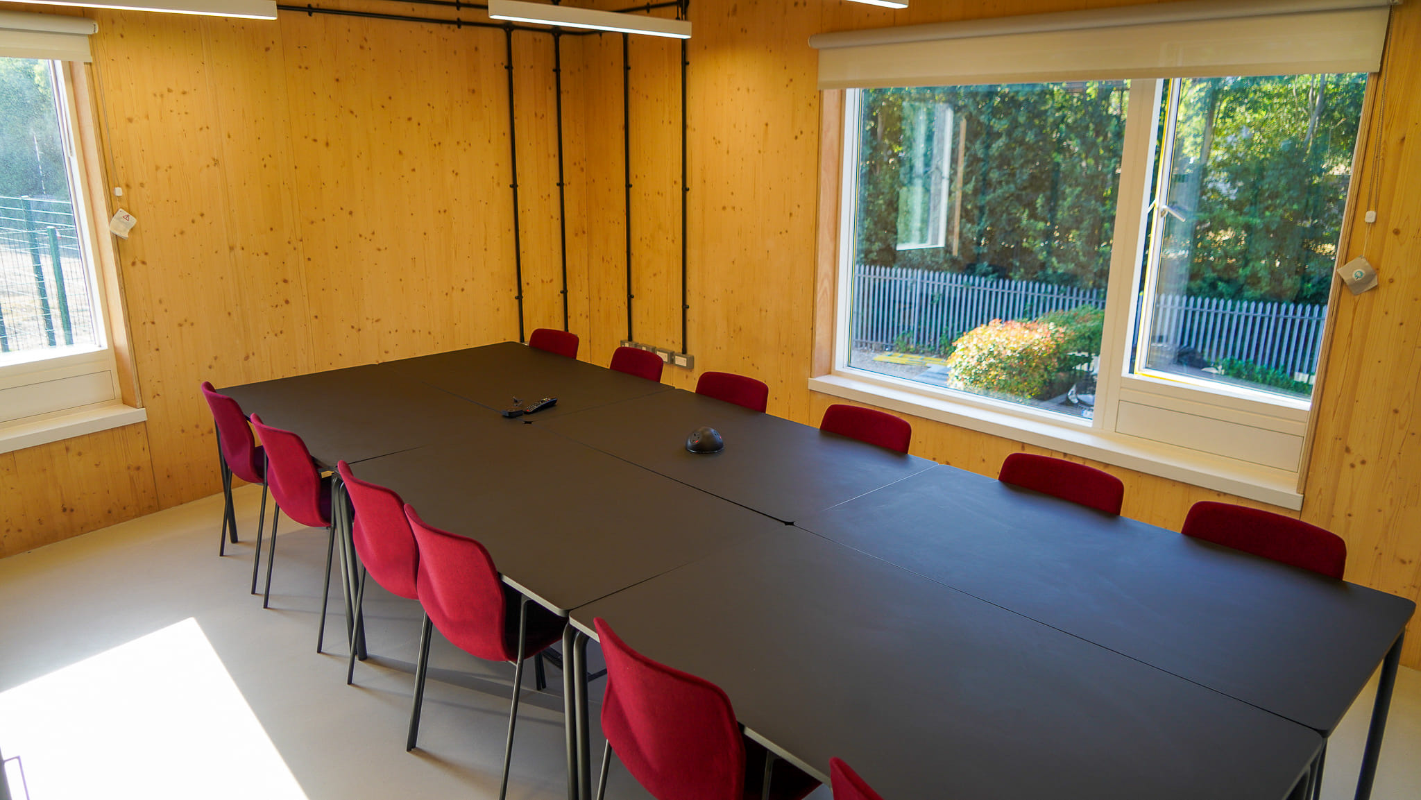 Ignite - Modern Meeting Room 1