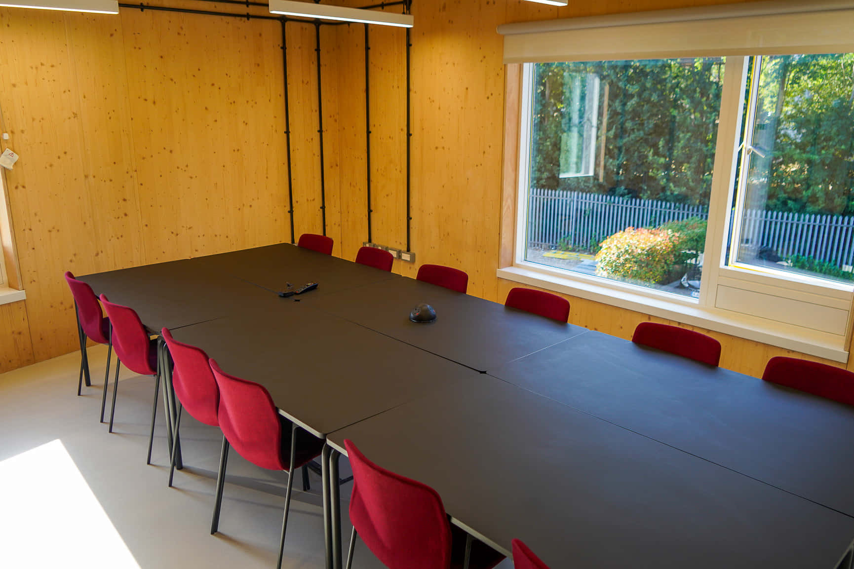 Ignite - Modern Meeting Room 1
