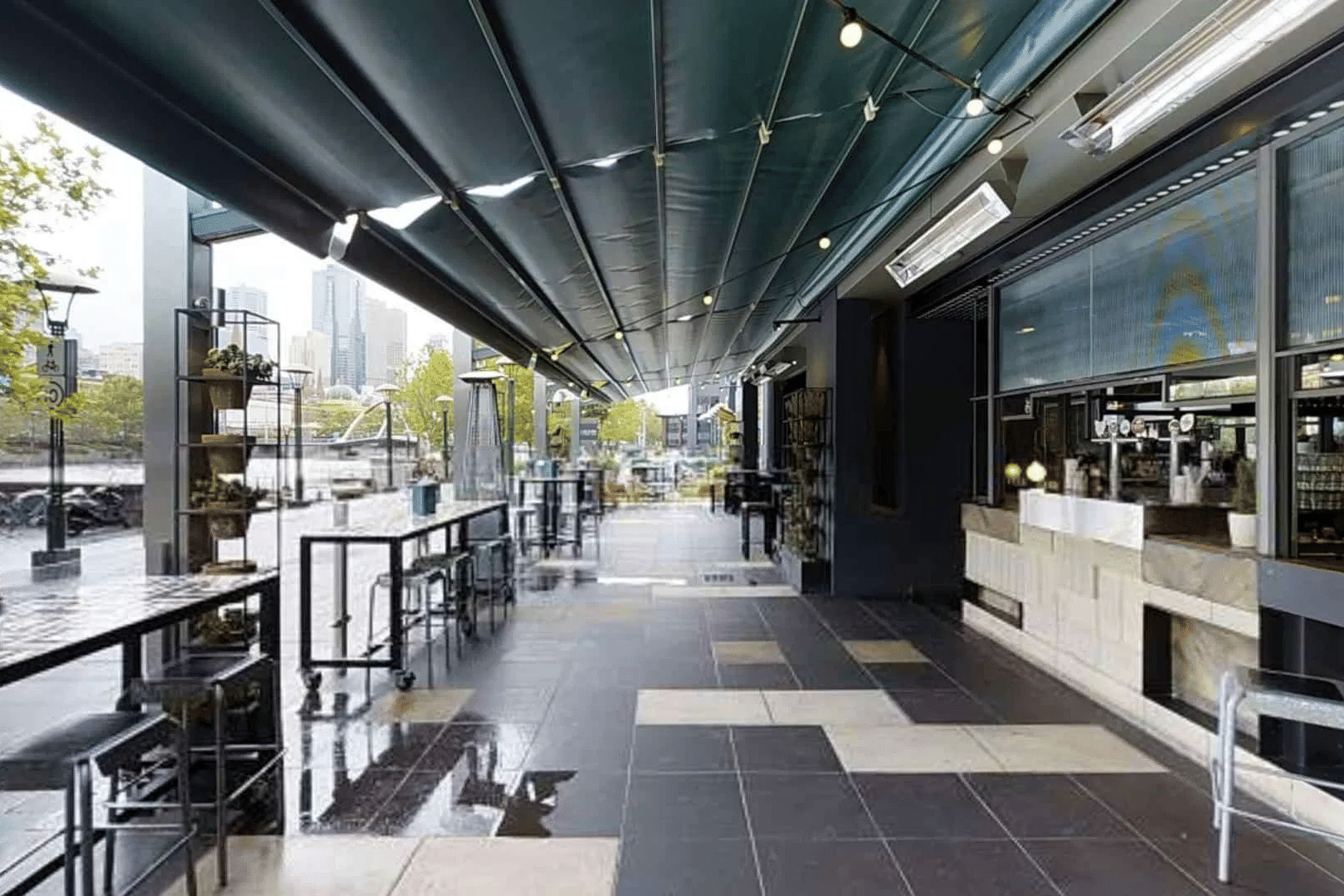 Lounge, Terrace & Bar 2
