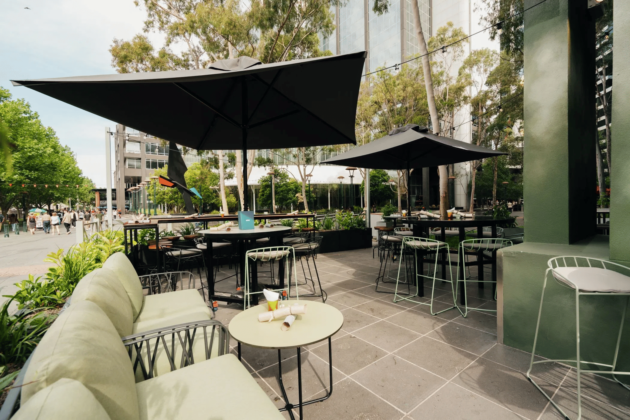Side Terrace Bar 0