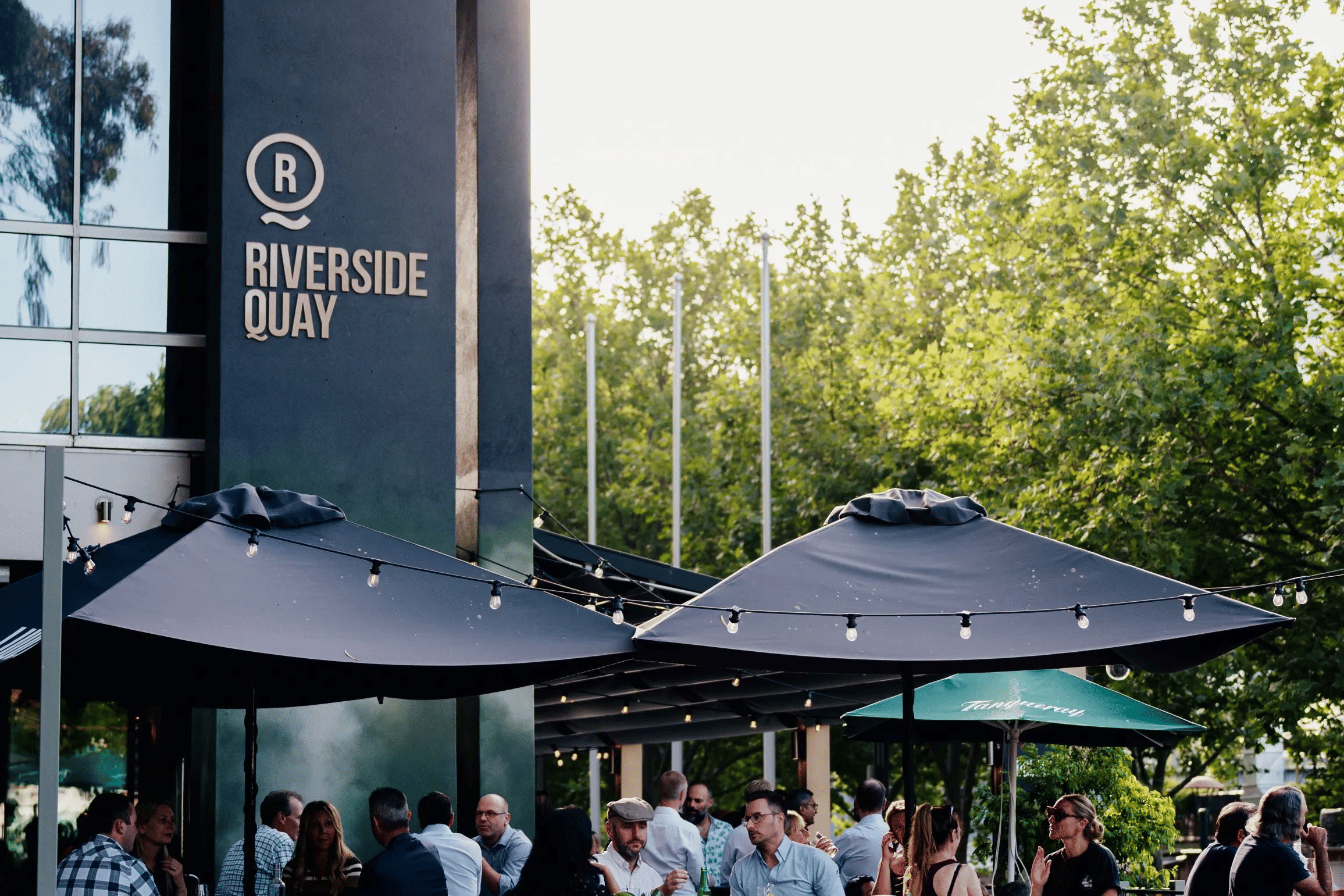 Side Terrace Bar 1