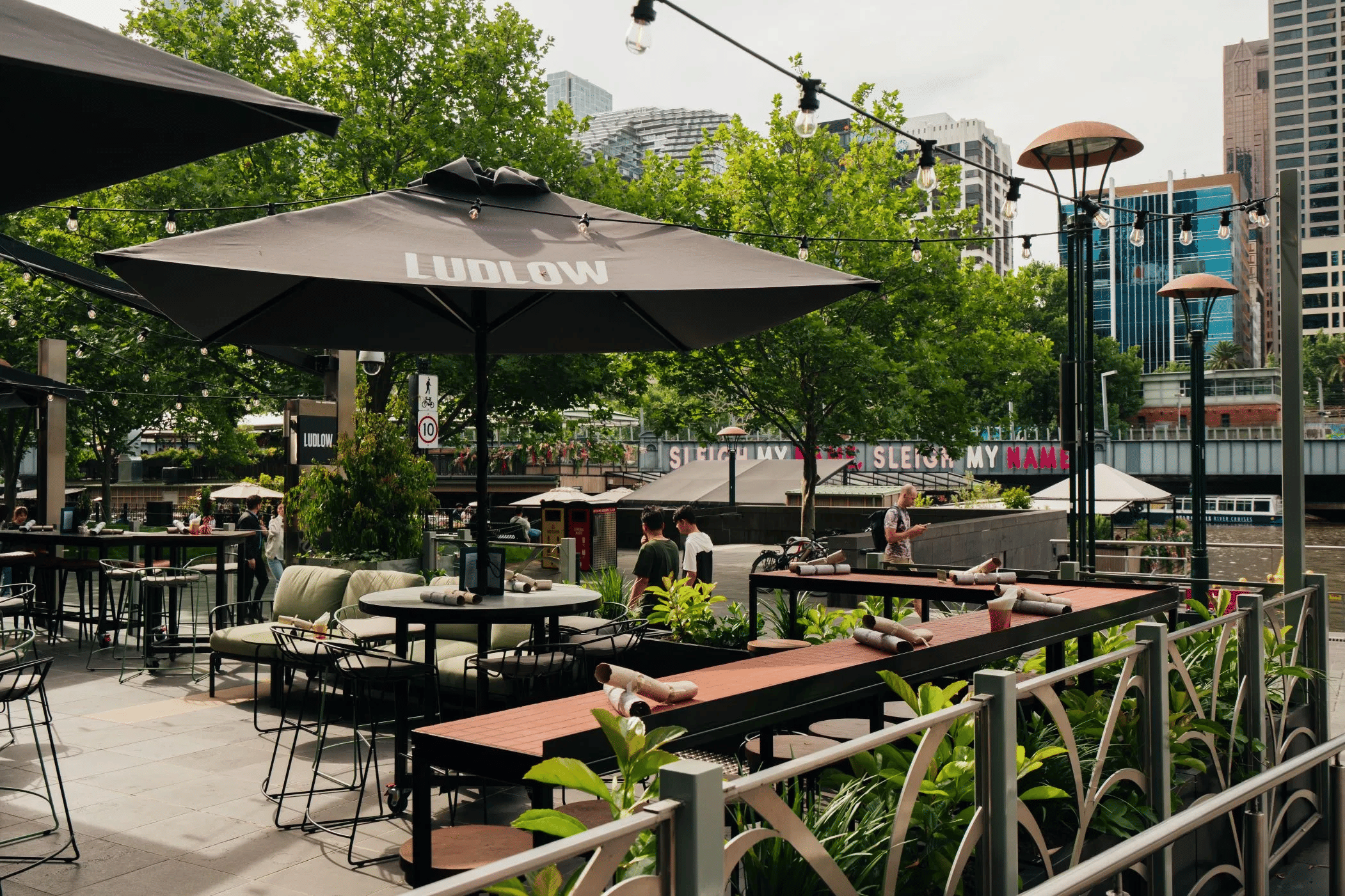 Side Terrace Bar 3
