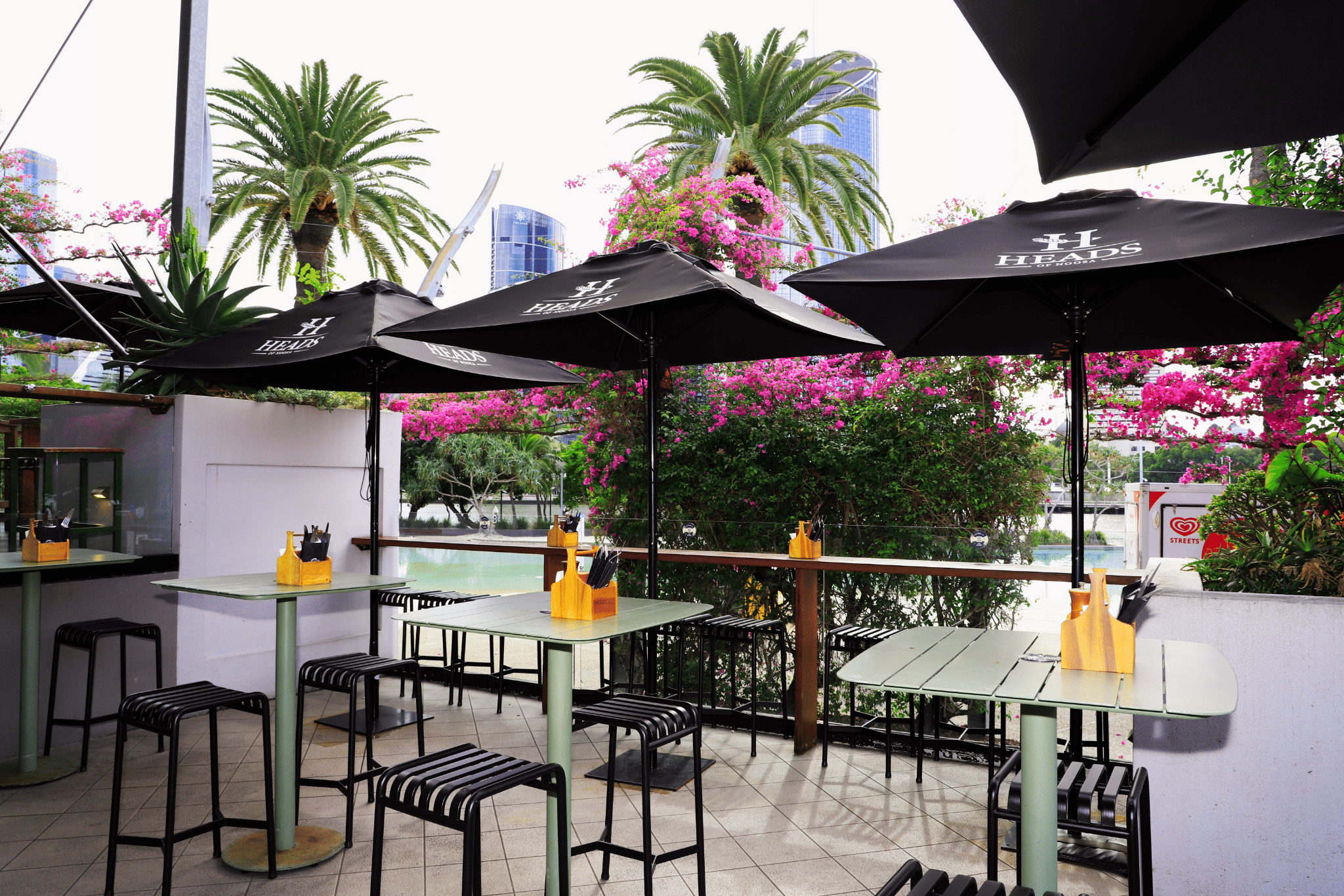 Sundeck  0