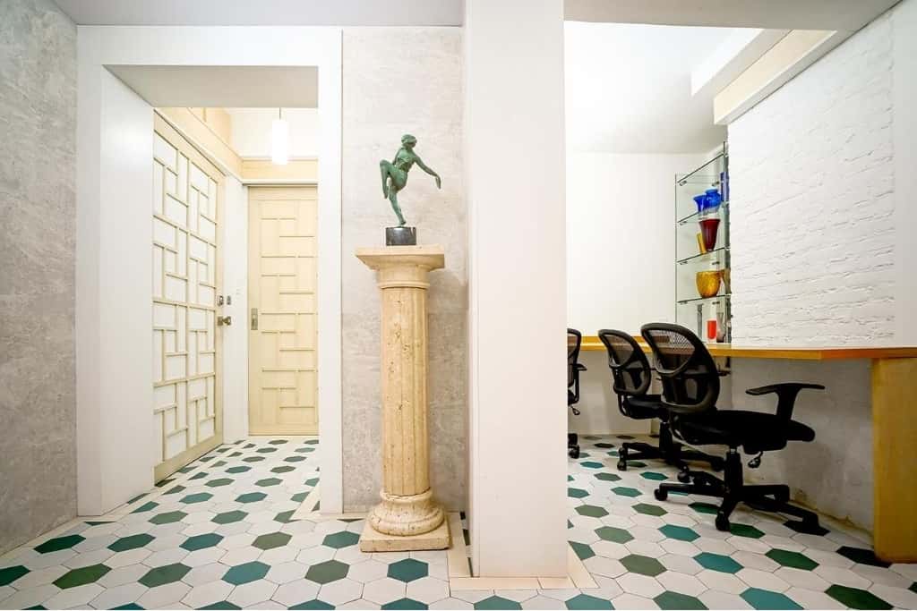 Foyer Alcove 1