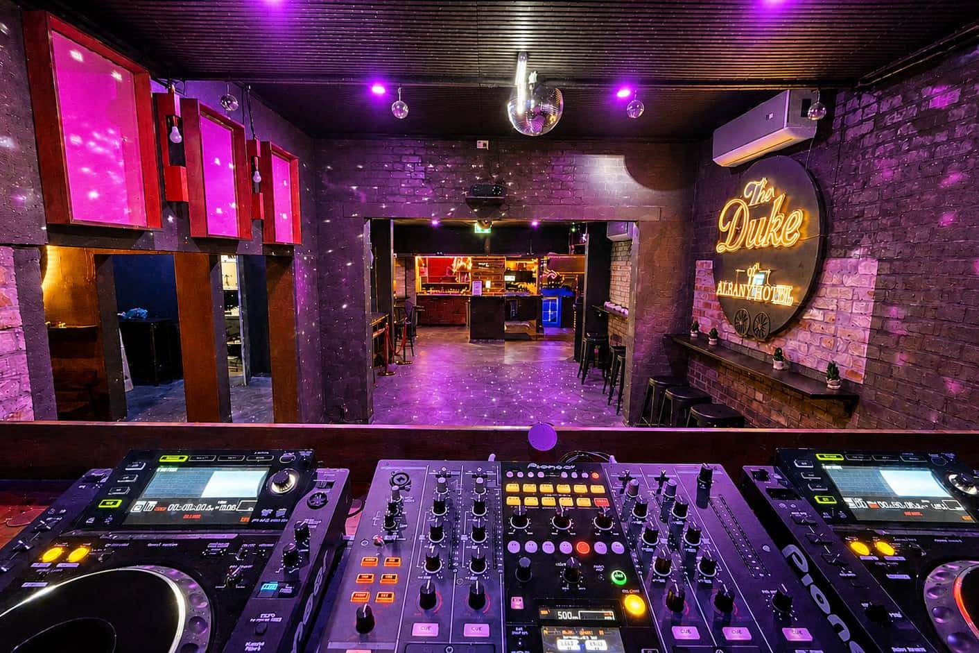 Staged Hall 0