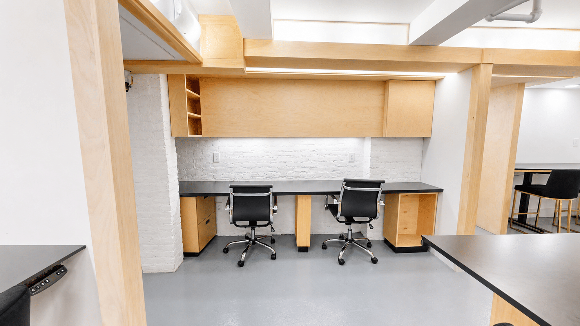 Palladio Alcove - Three Person Workspace