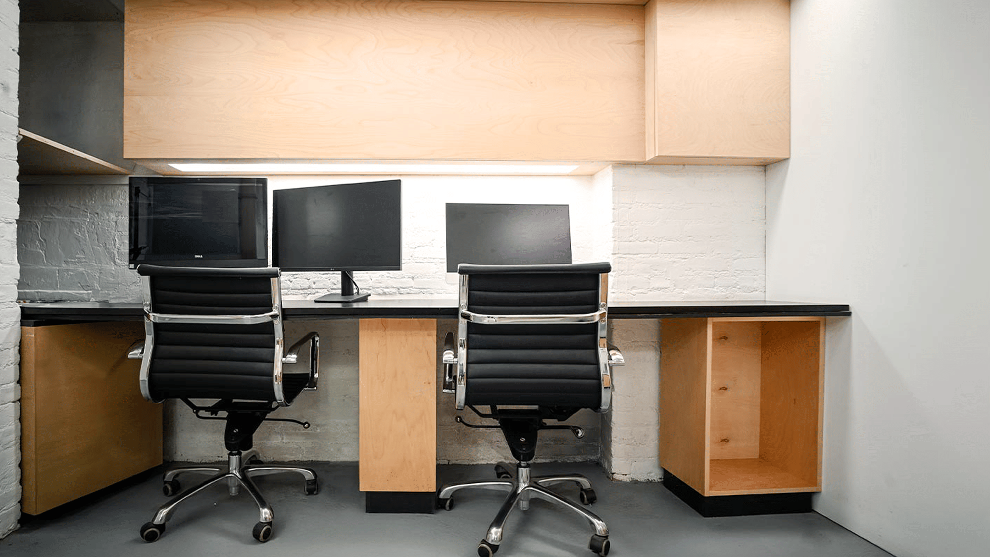Palladio Alcove - Three Person Workspace 1
