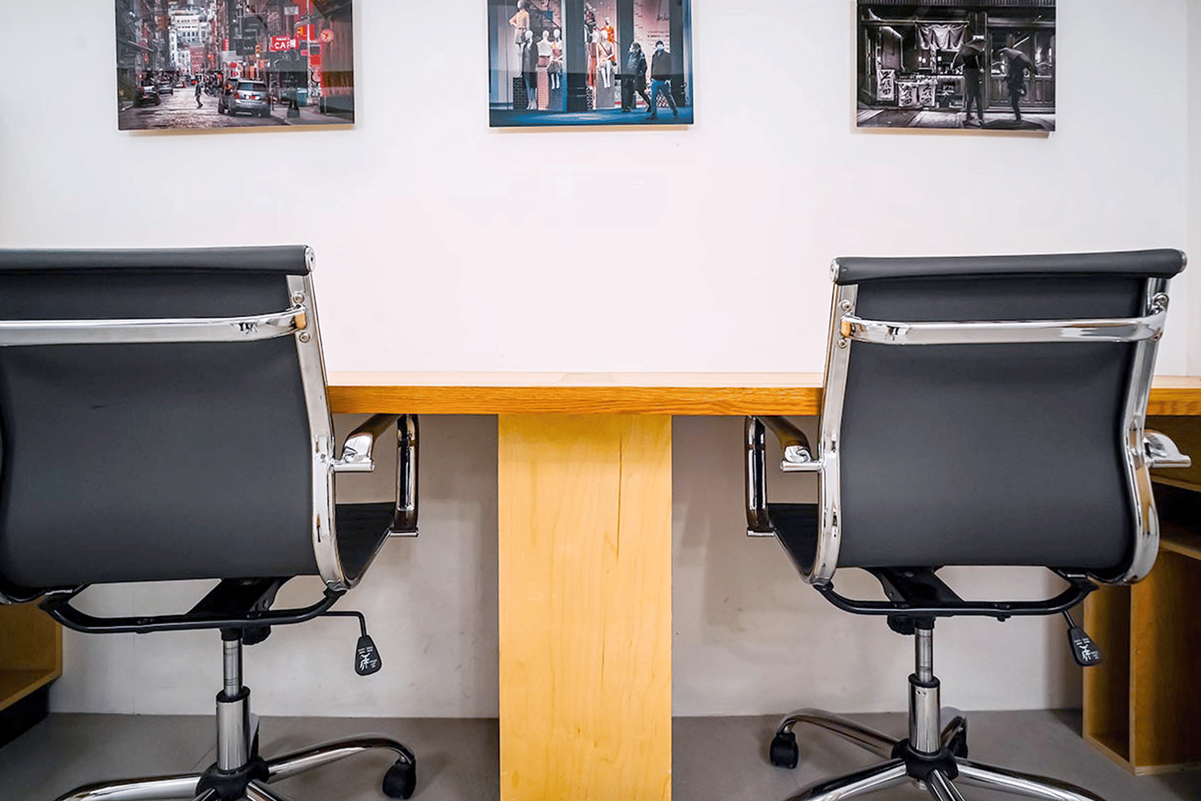 Travertine Alcove – Gallery-Inspired Workspace for Three 0