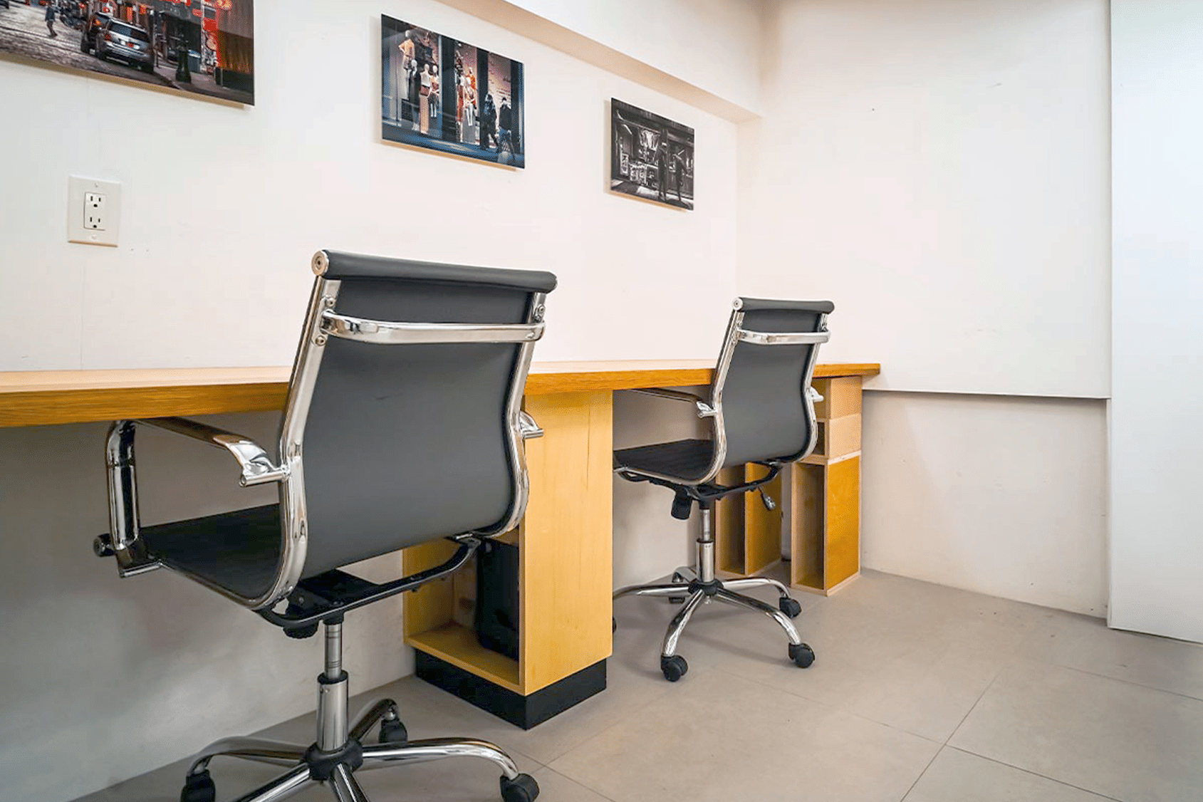 Travertine Alcove – Gallery-Inspired Workspace for Three 1
