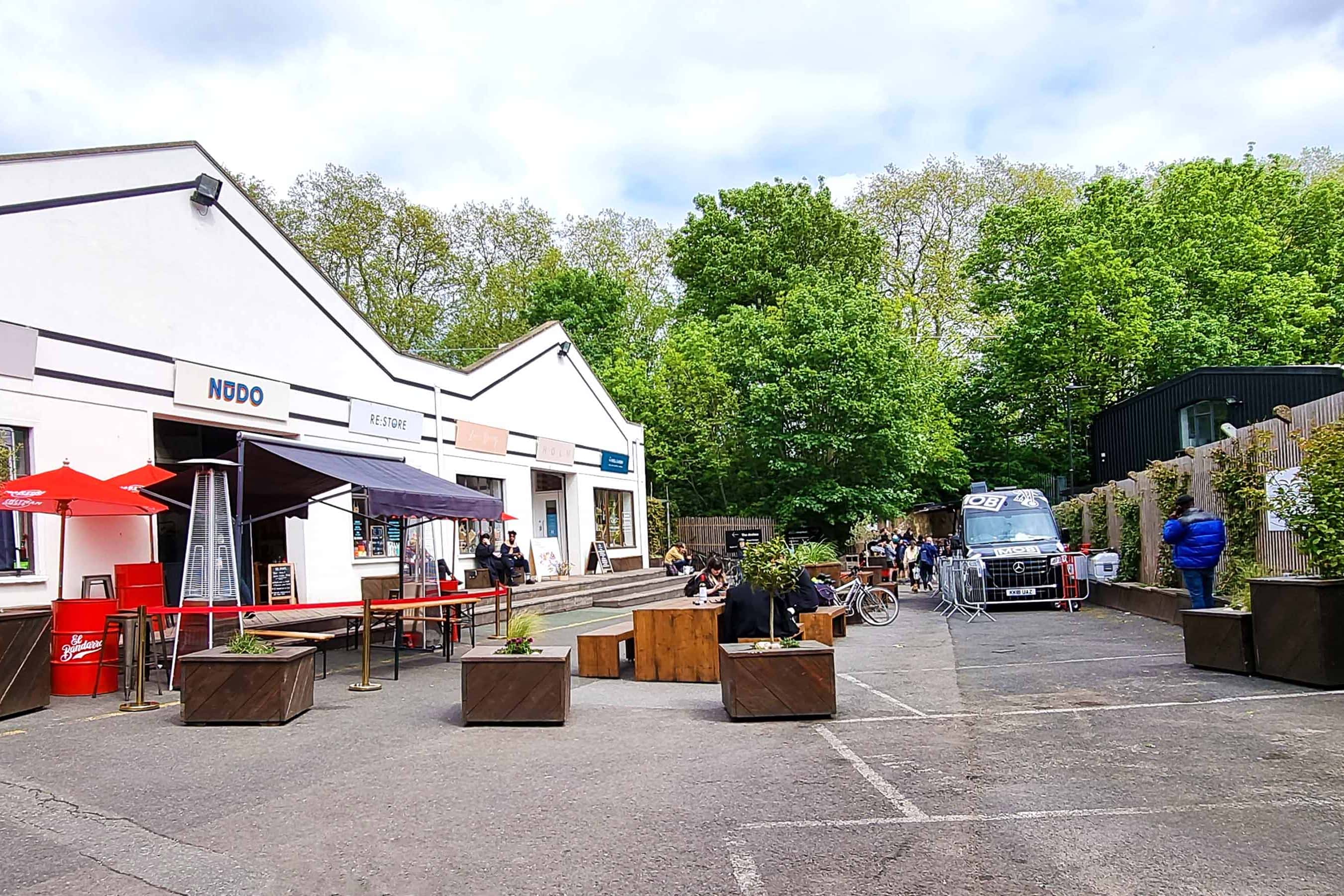 Daylight / Blackout/ Video / Photo Studio - White Space 1 of 2 4