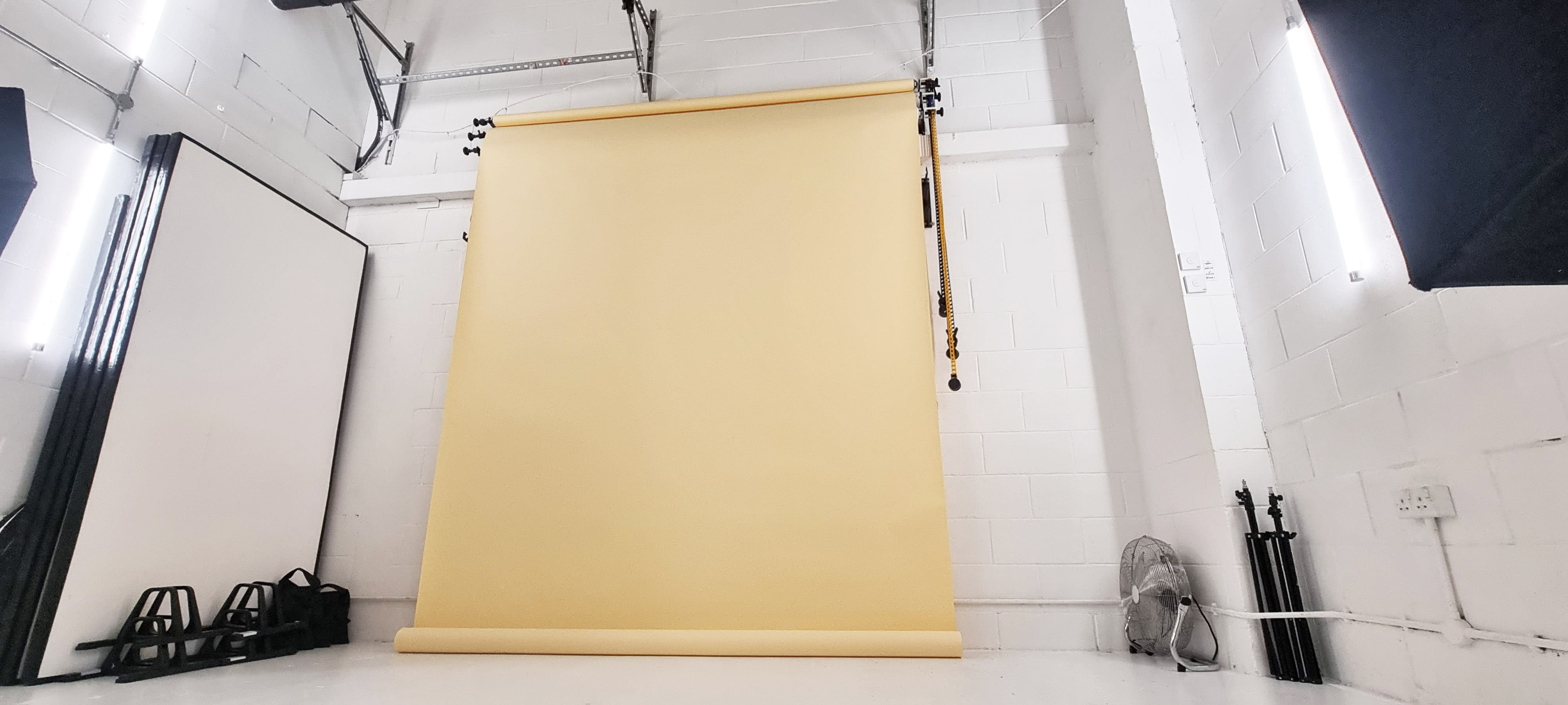 Daylight / Blackout/ Video / Photo Studio - White Space 1 of 2 10