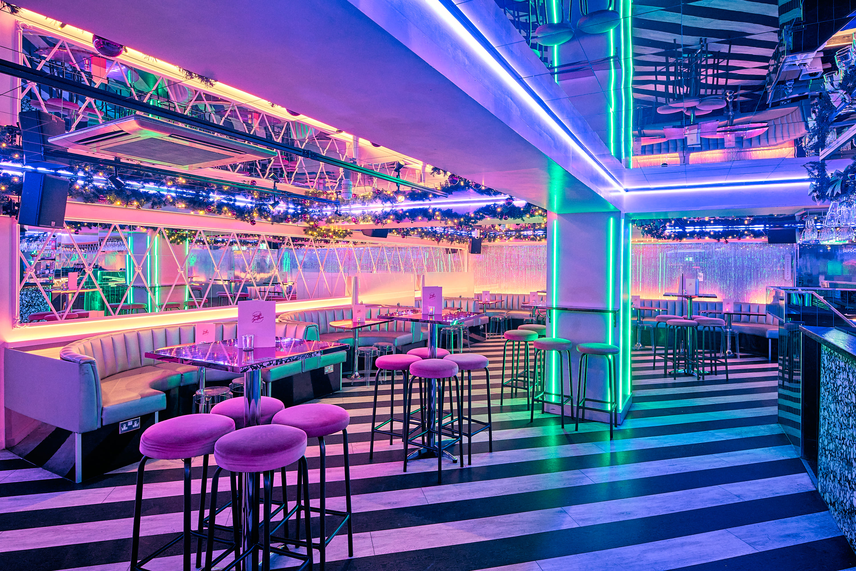 Main Bar 1