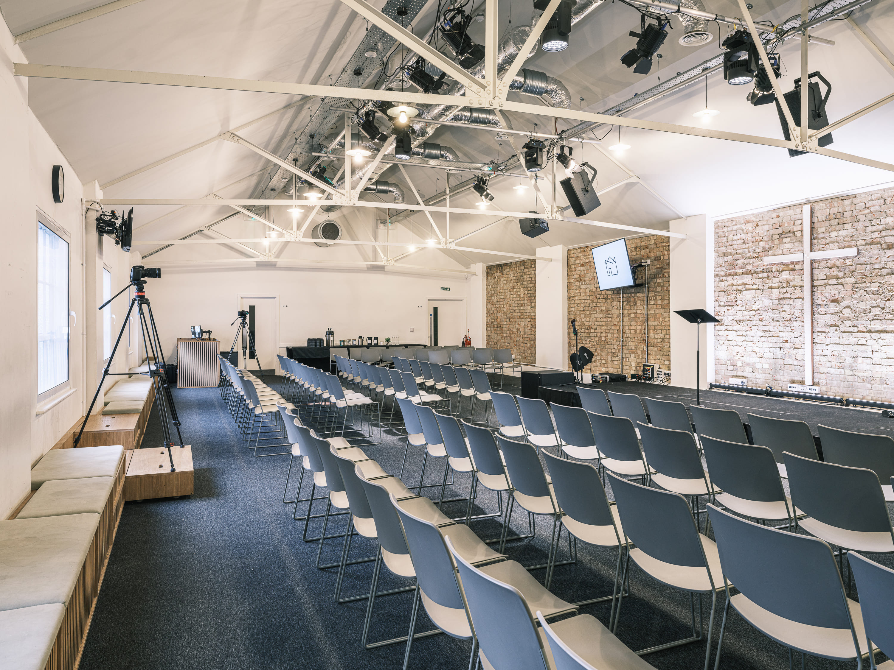 Upper Room: 200-person Auditorium for Conferences, Events & Premium Live Streaming 5