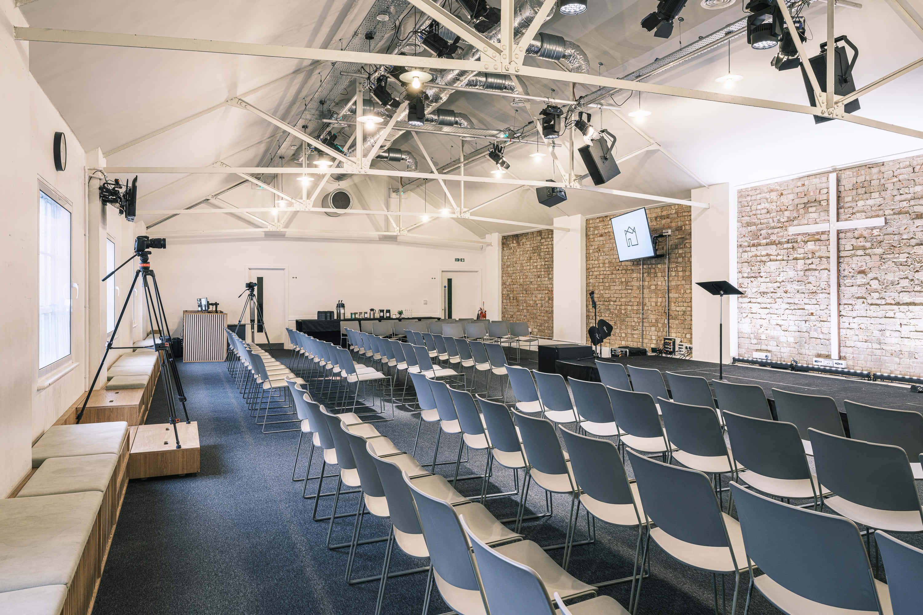 Upper Room: 200-person Auditorium for Conferences, Events & Premium Live Streaming 5