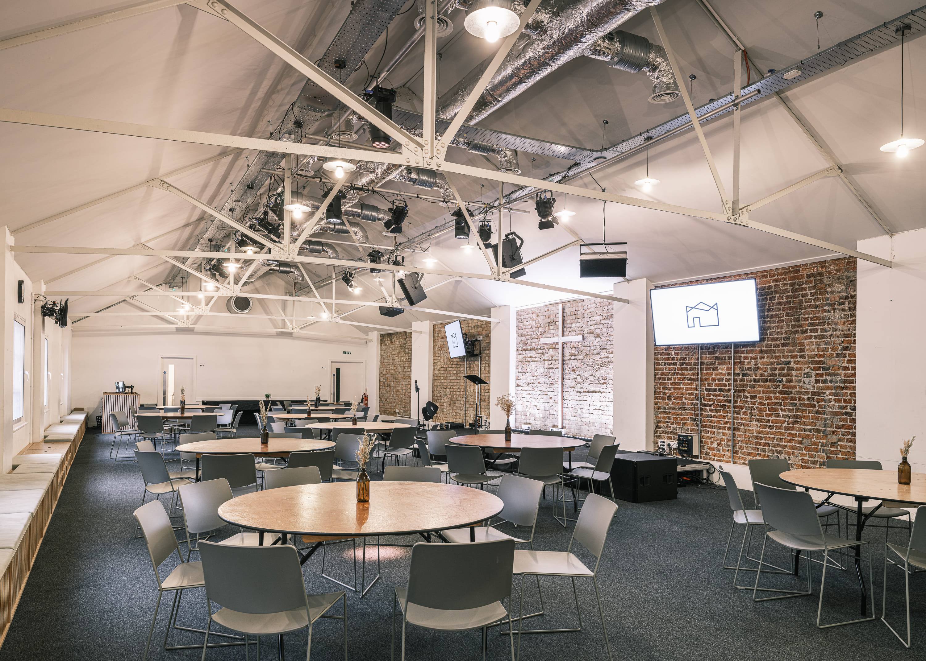Upper Room: 200-person Auditorium for Conferences, Events & Premium Live Streaming 7