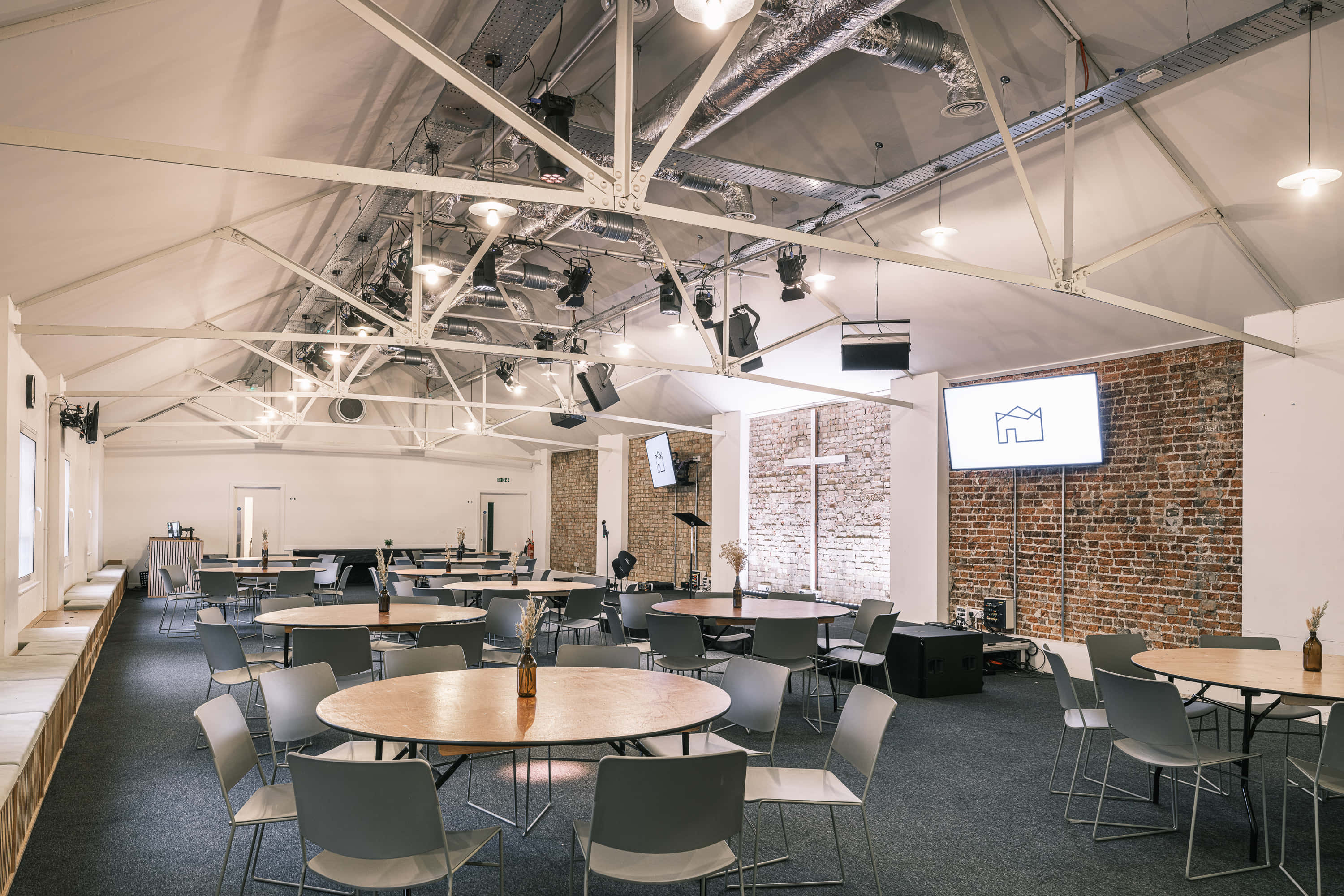 Upper Room: 200-person Auditorium for Conferences, Events & Premium Live Streaming 7