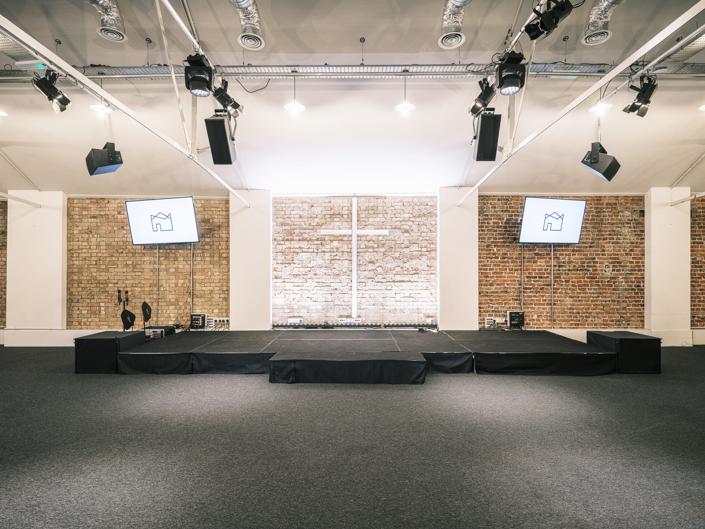 Upper Room: 200-person Auditorium for Conferences, Events & Premium Live Streaming 8