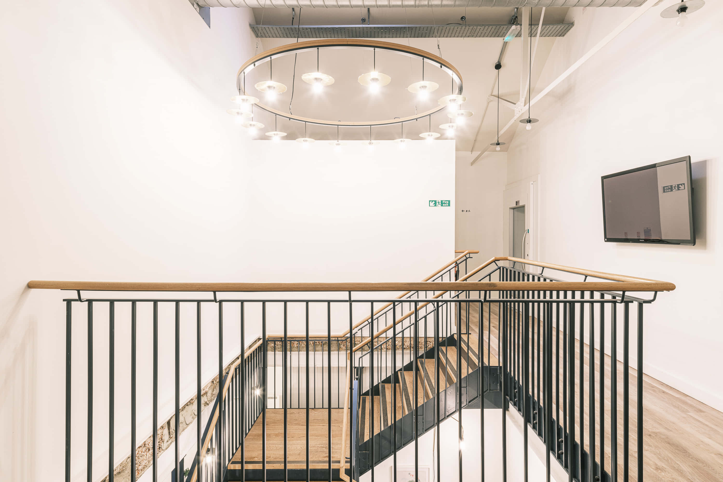 Upper Room: 200-person Auditorium for Conferences, Events & Premium Live Streaming 10
