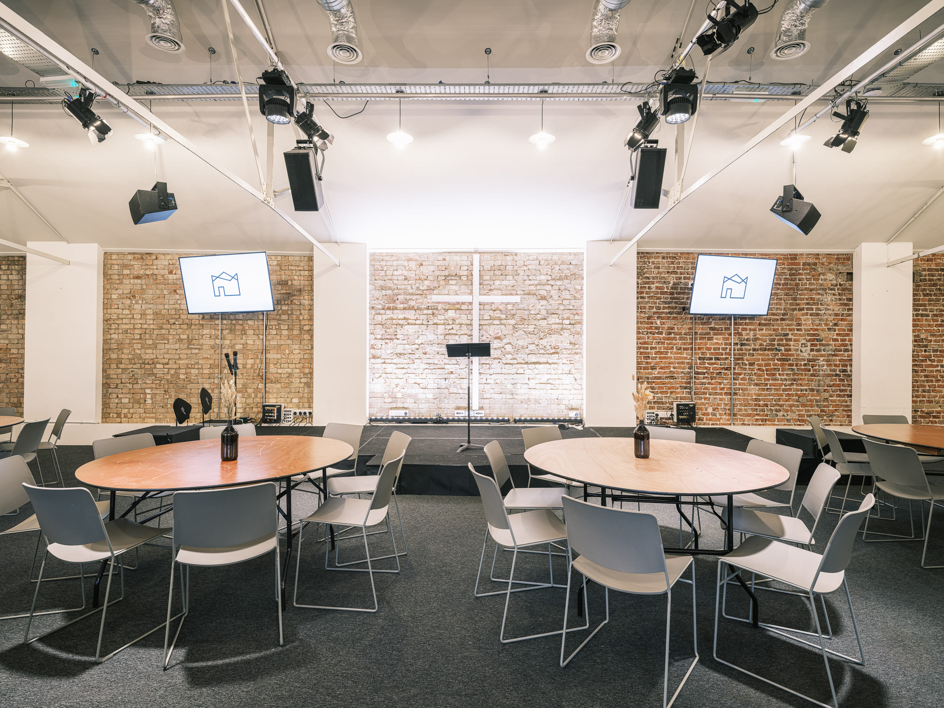 Upper Room: 200-person Auditorium for Conferences, Events & Premium Live Streaming 4