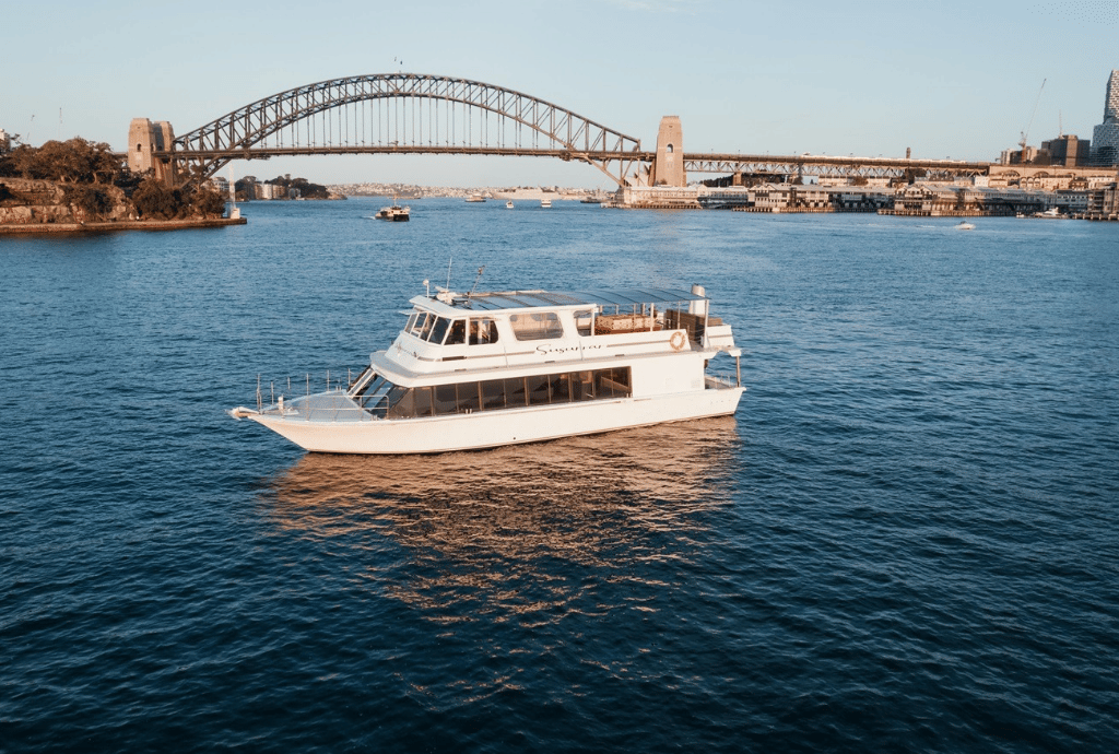ZAHARA | 65” Luxury Motor Boat