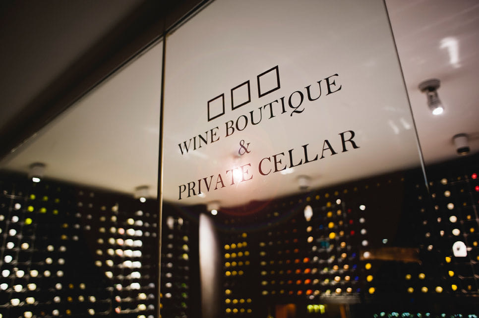 Lunch Sitting, Wine Room 1