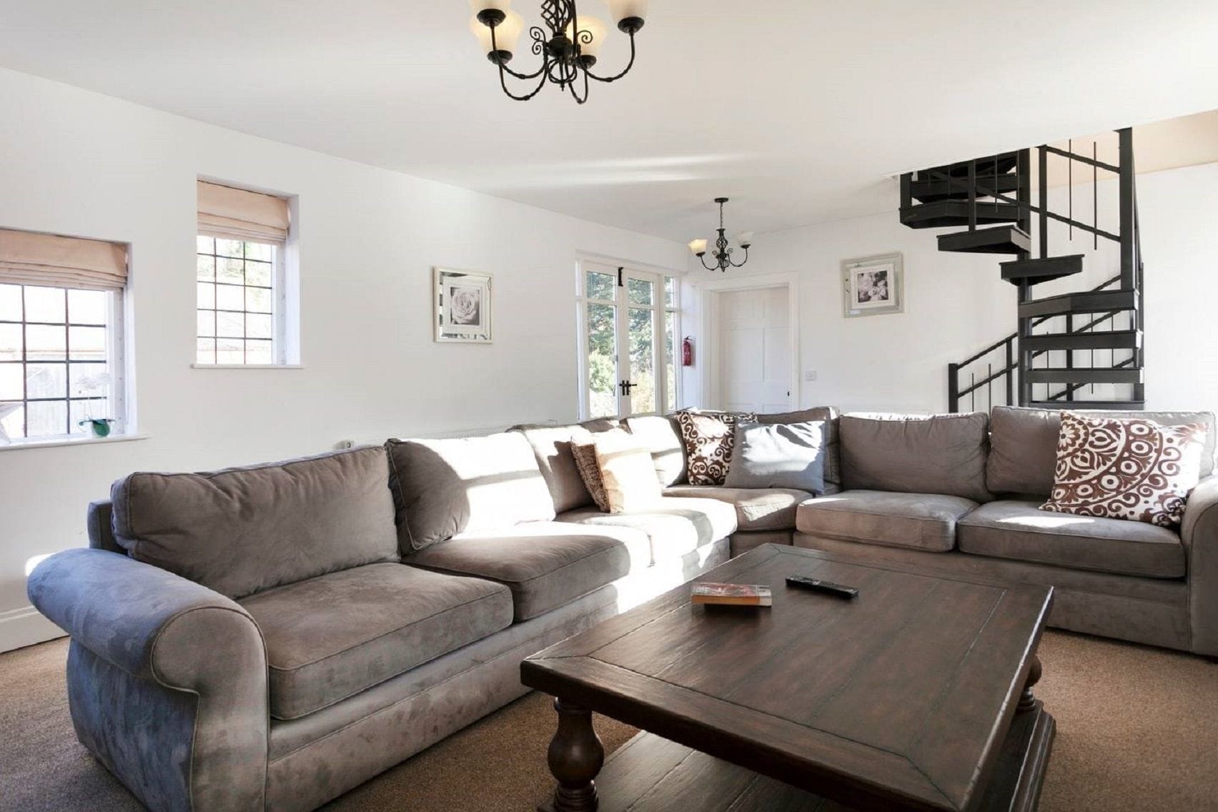 Private Luxury Country Estate for up to 26 Guests 17