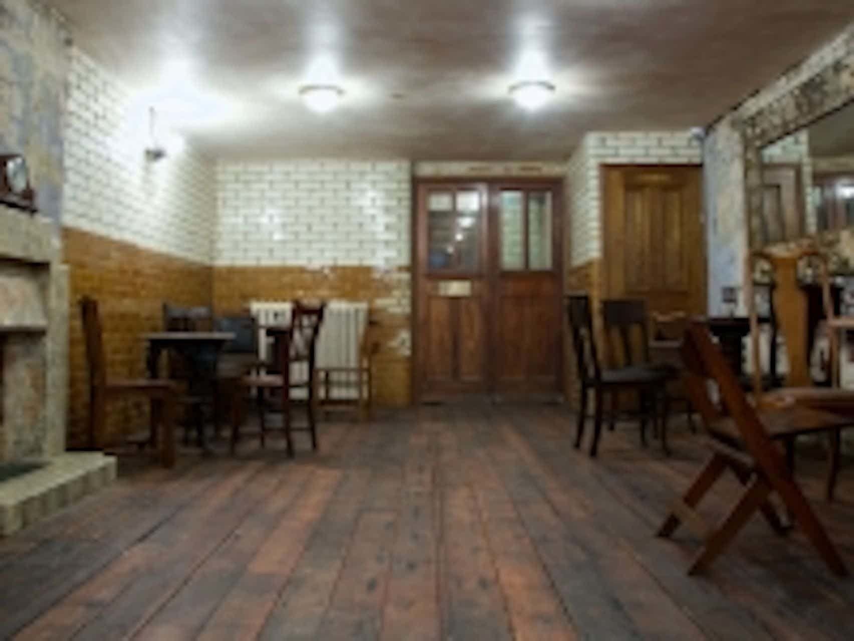 Ruby's Bar and Lounge 6