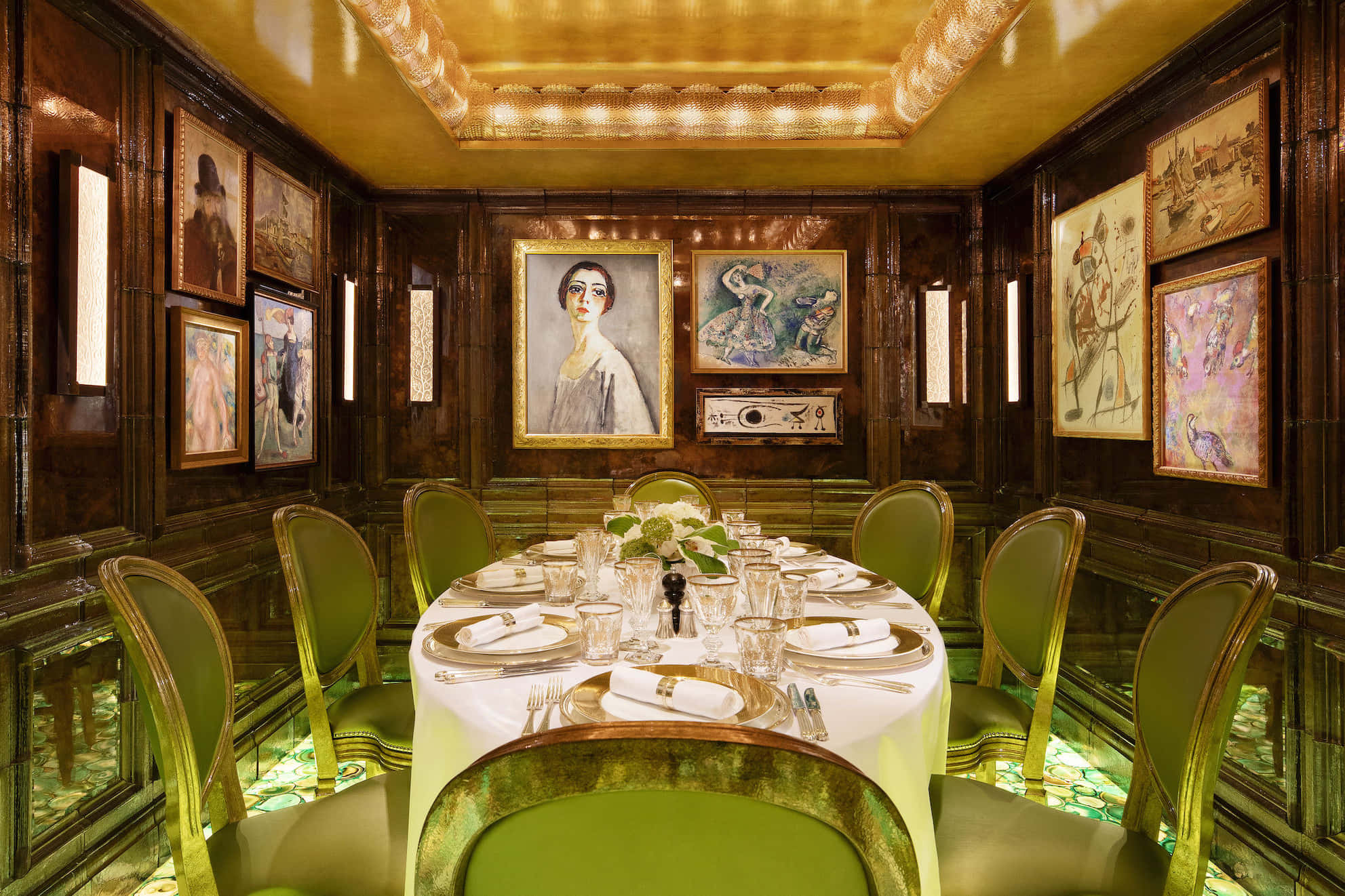 The Platinum Arowana Room 5