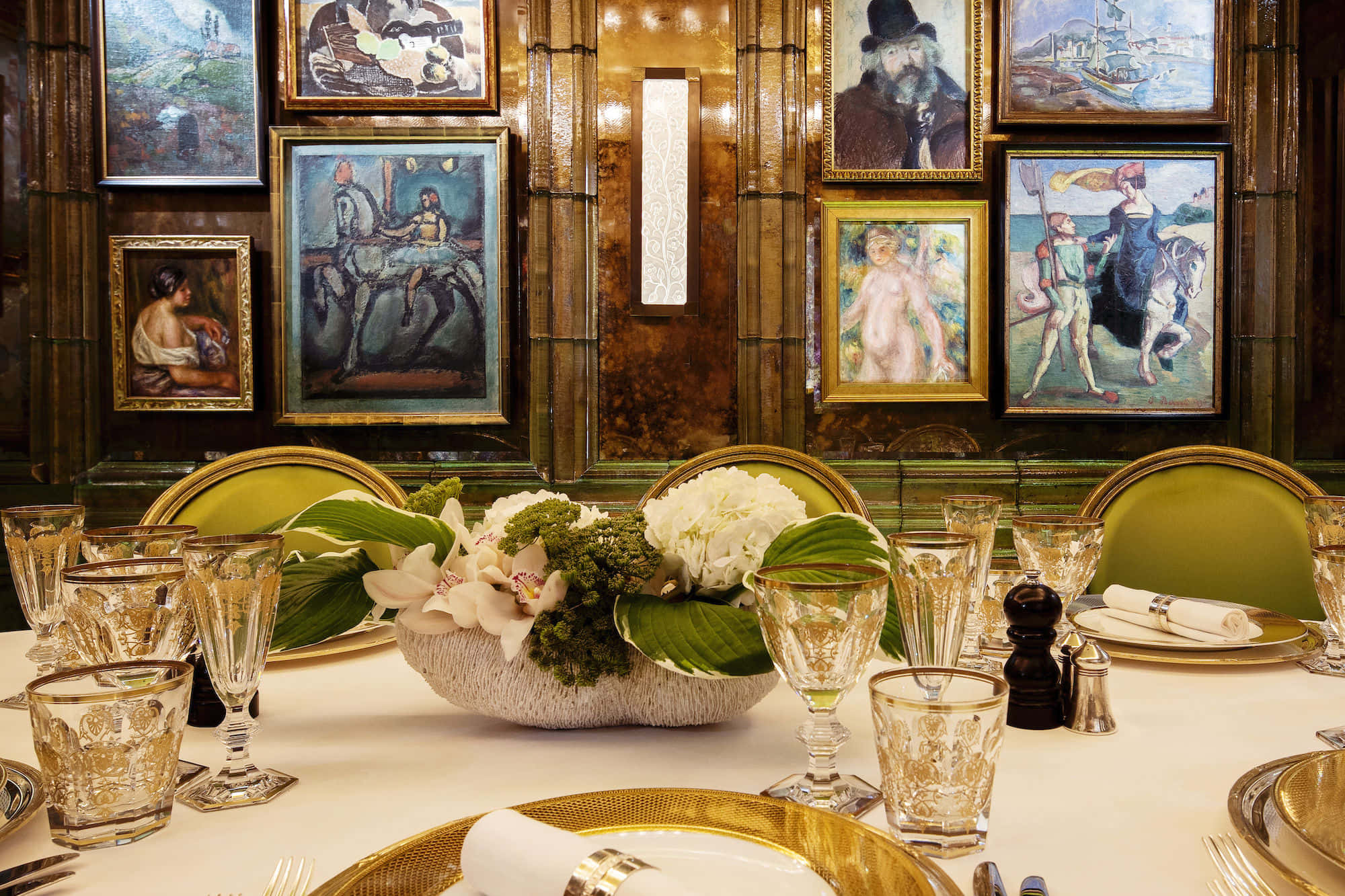 The Platinum Arowana Room 6