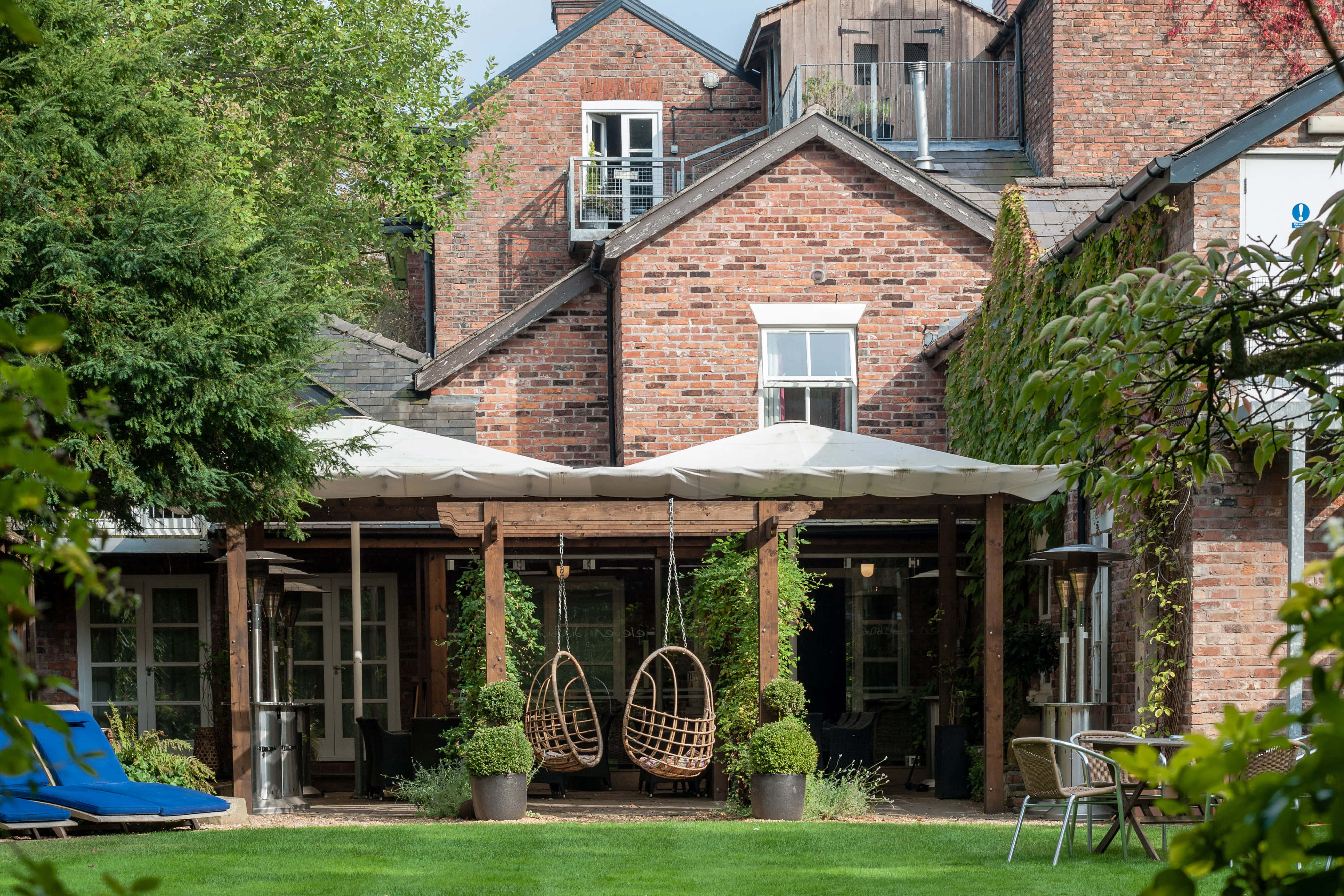 Garden Lounge & Walled Terrace 0