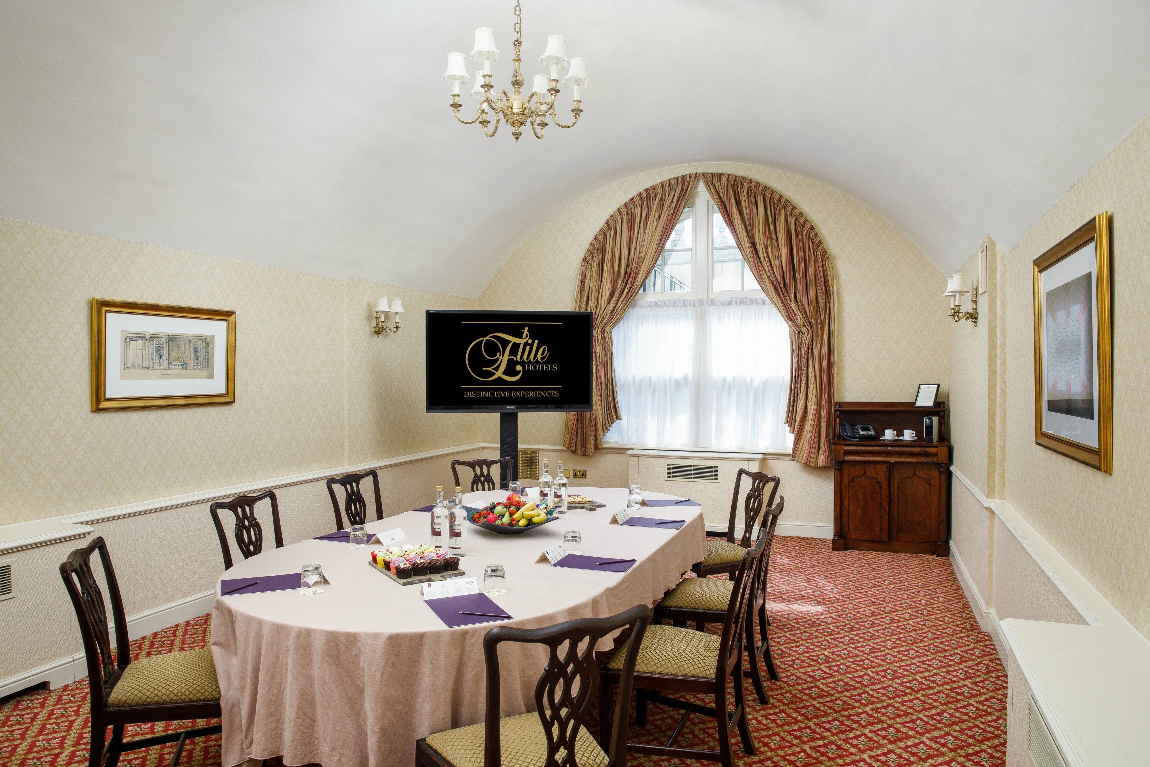 Charles Mewes Room 1