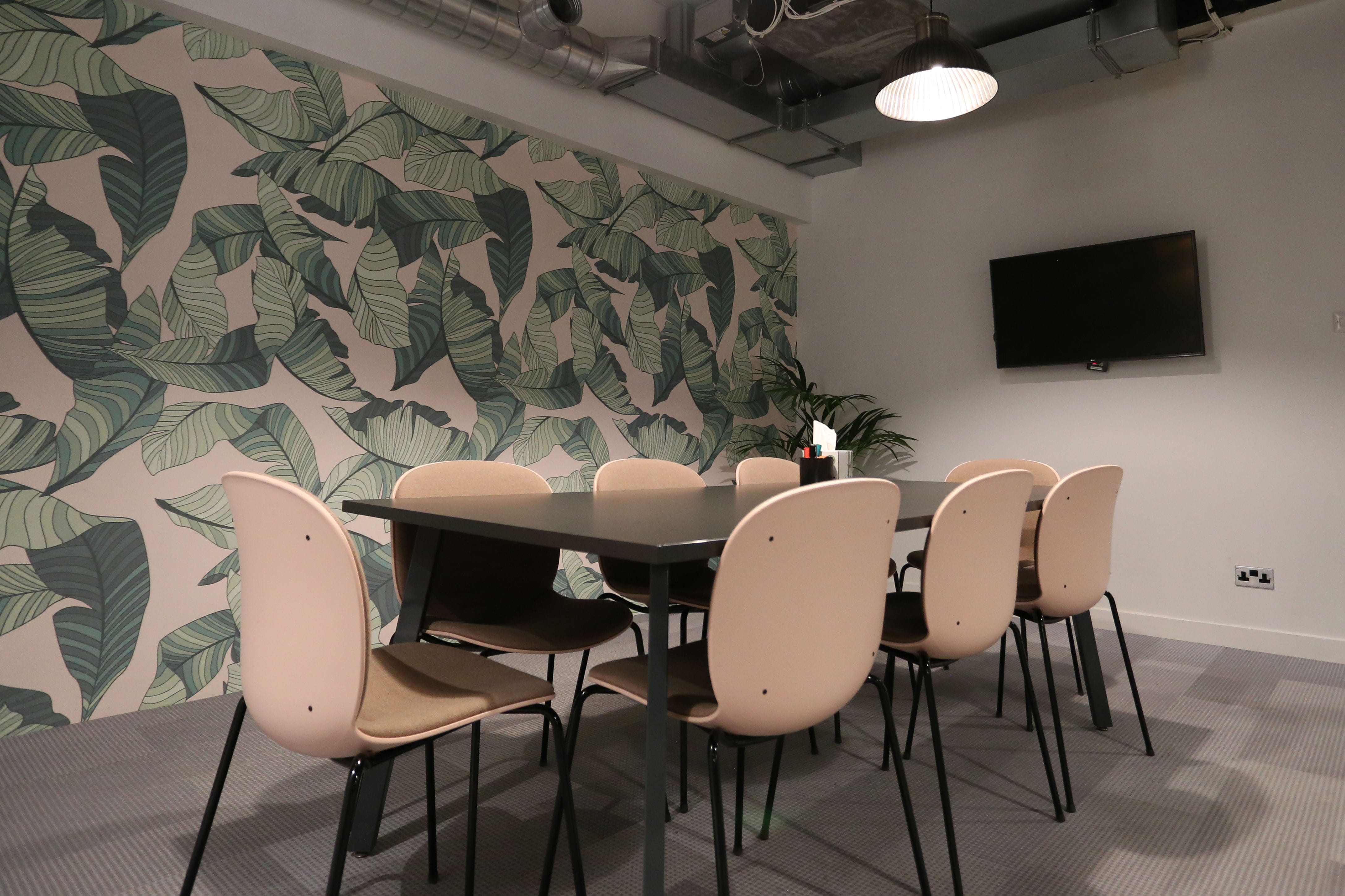 8-person meeting room (MR3) 3