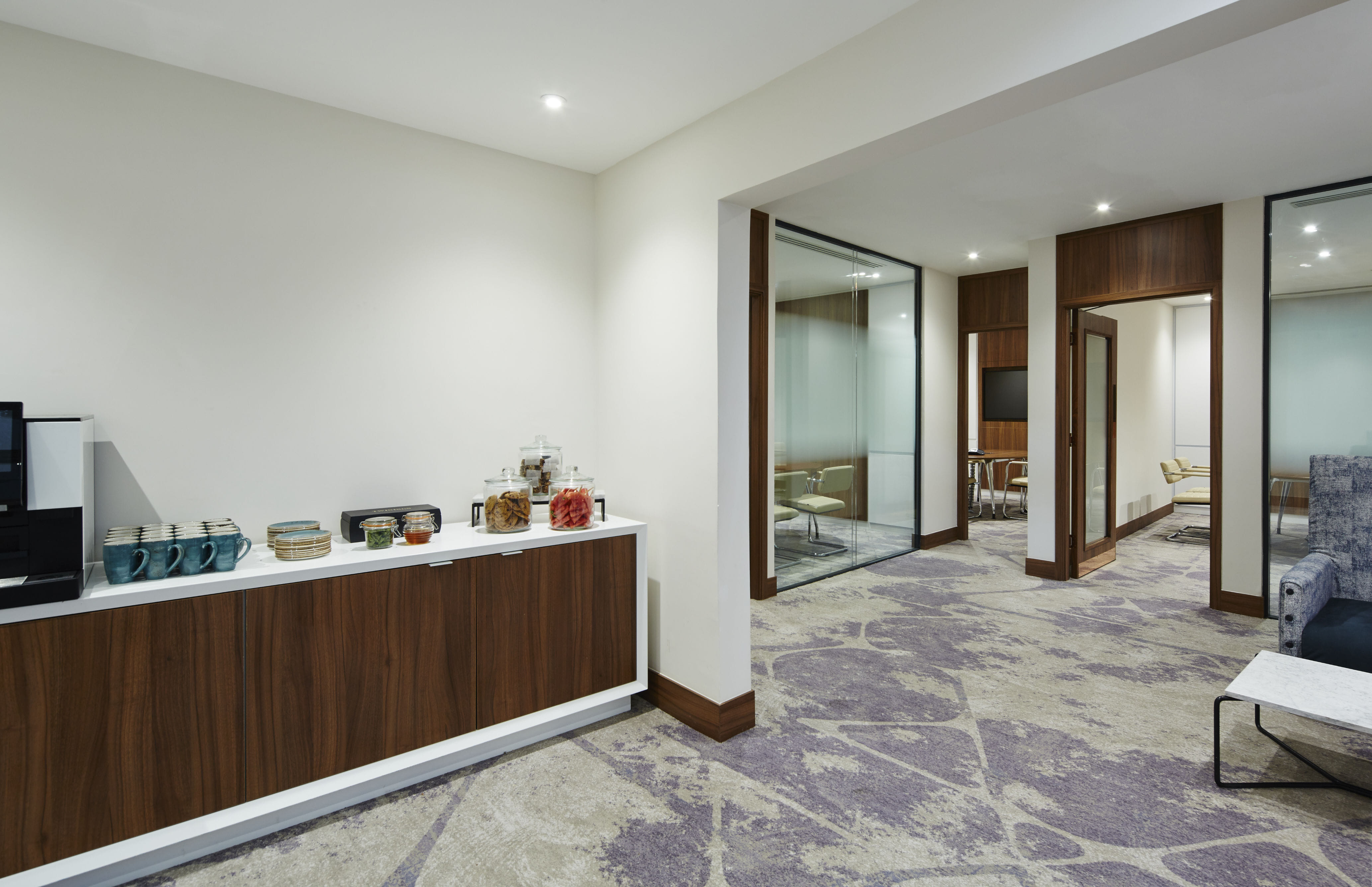 TOUCHDOWN Meeting Room 2 1