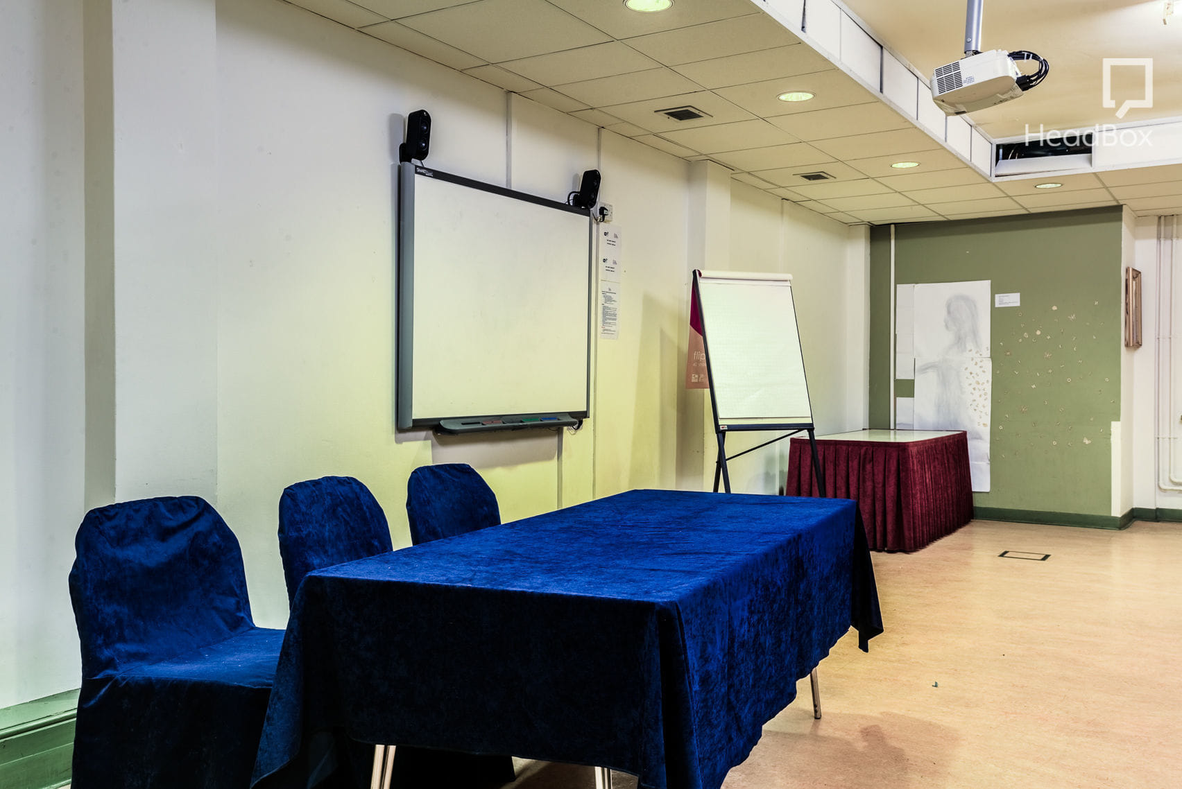 Ashley-Cooper Room 9