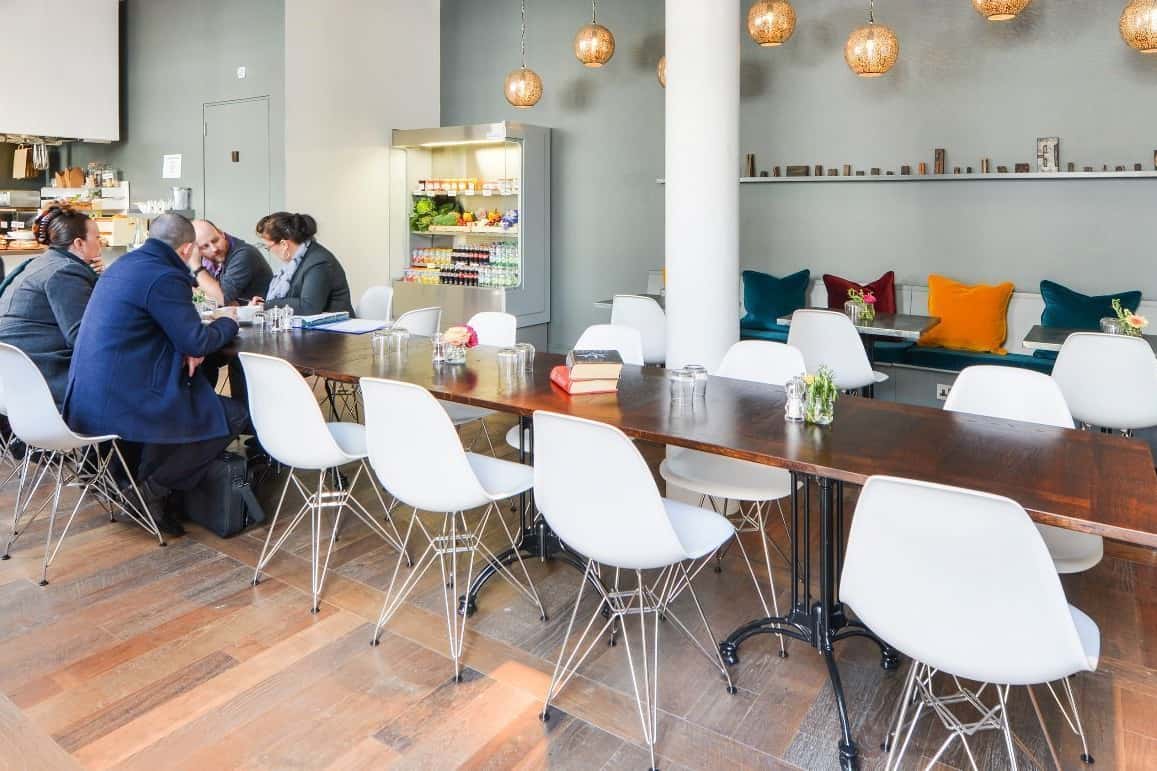 Evening Hire, Restaurant 1