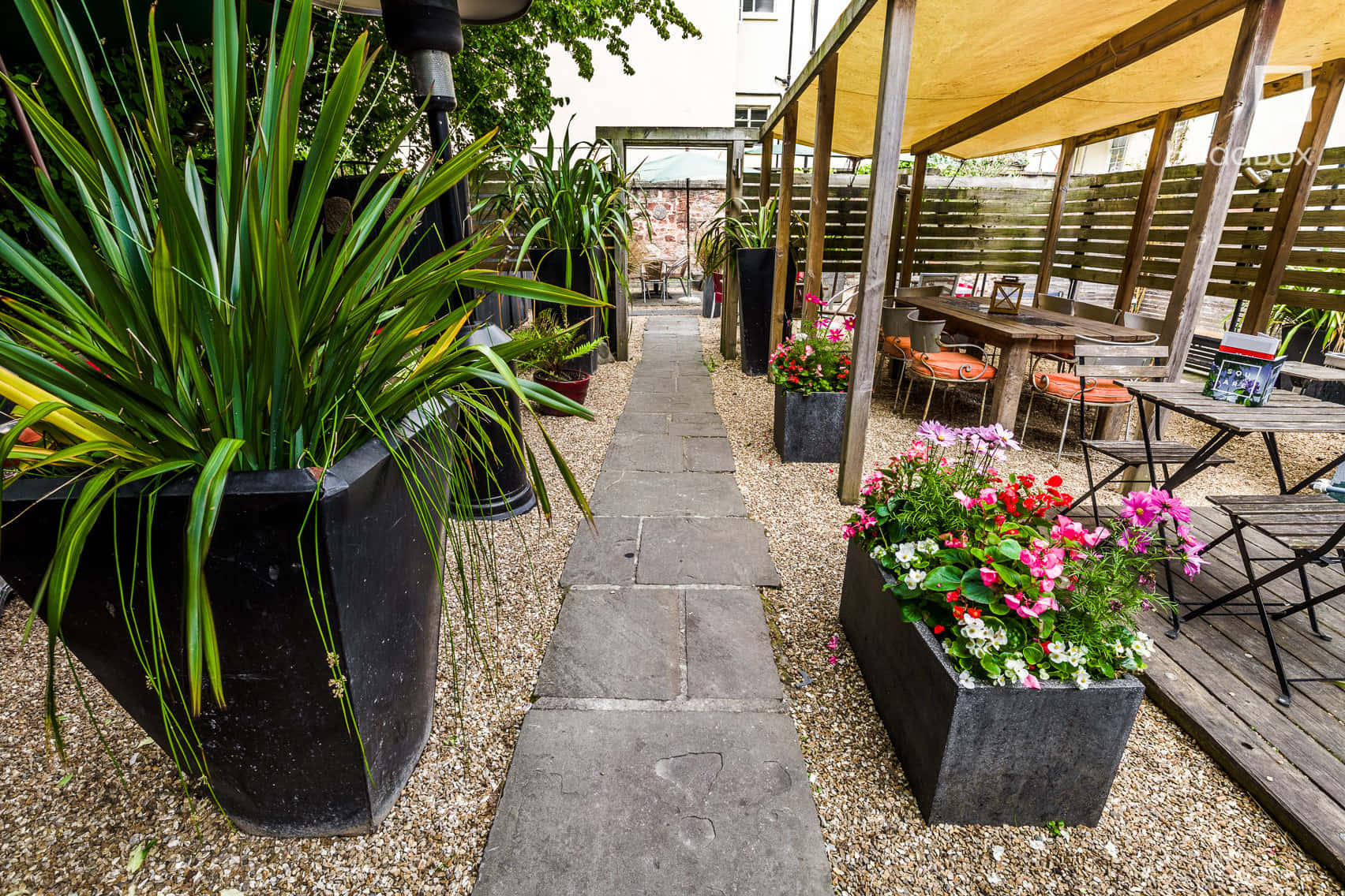 Lower Deck Cocktail Bar & Terrace 8