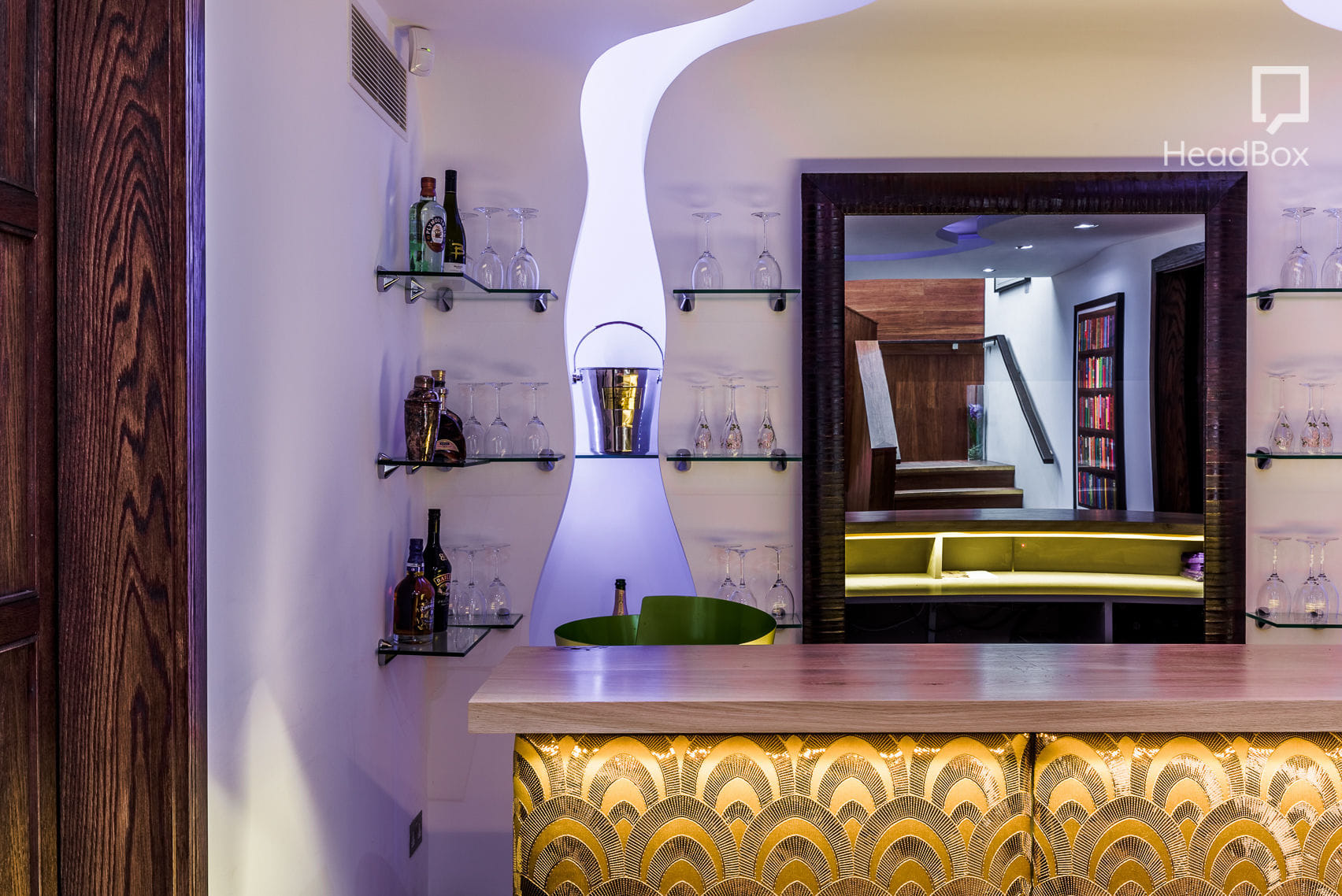 The Apartment Lounge  11