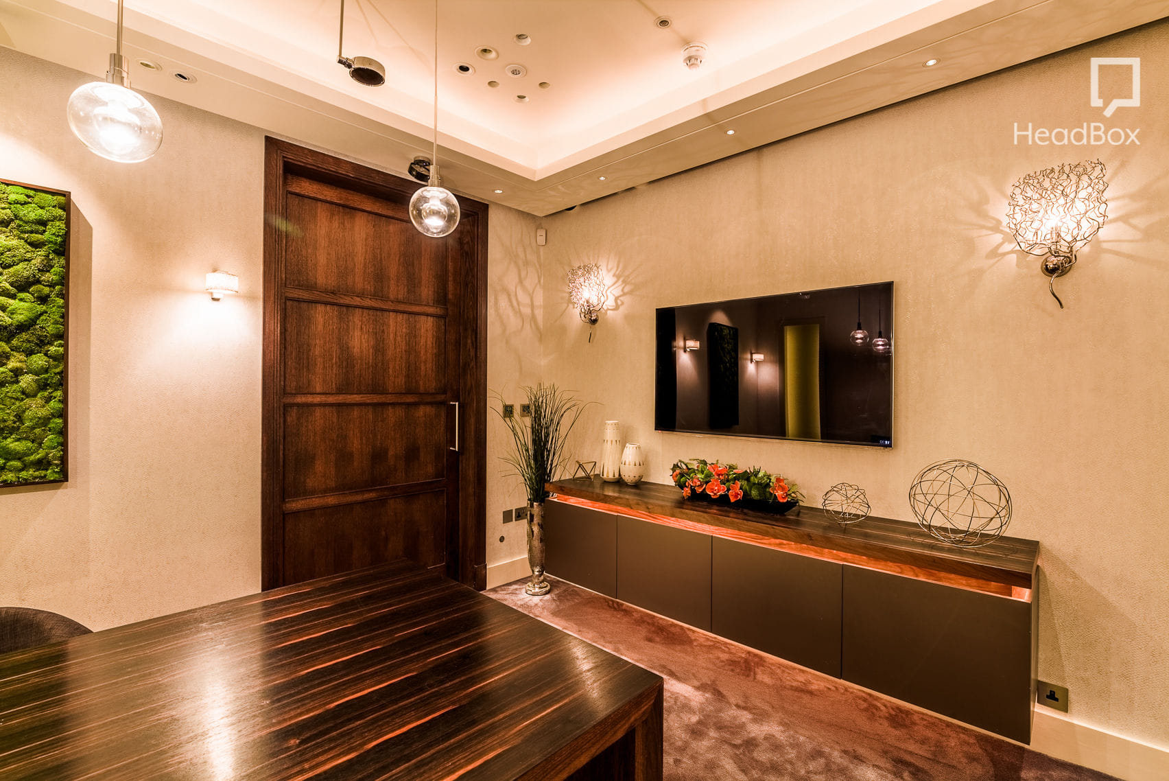 The Apartment Lounge  20