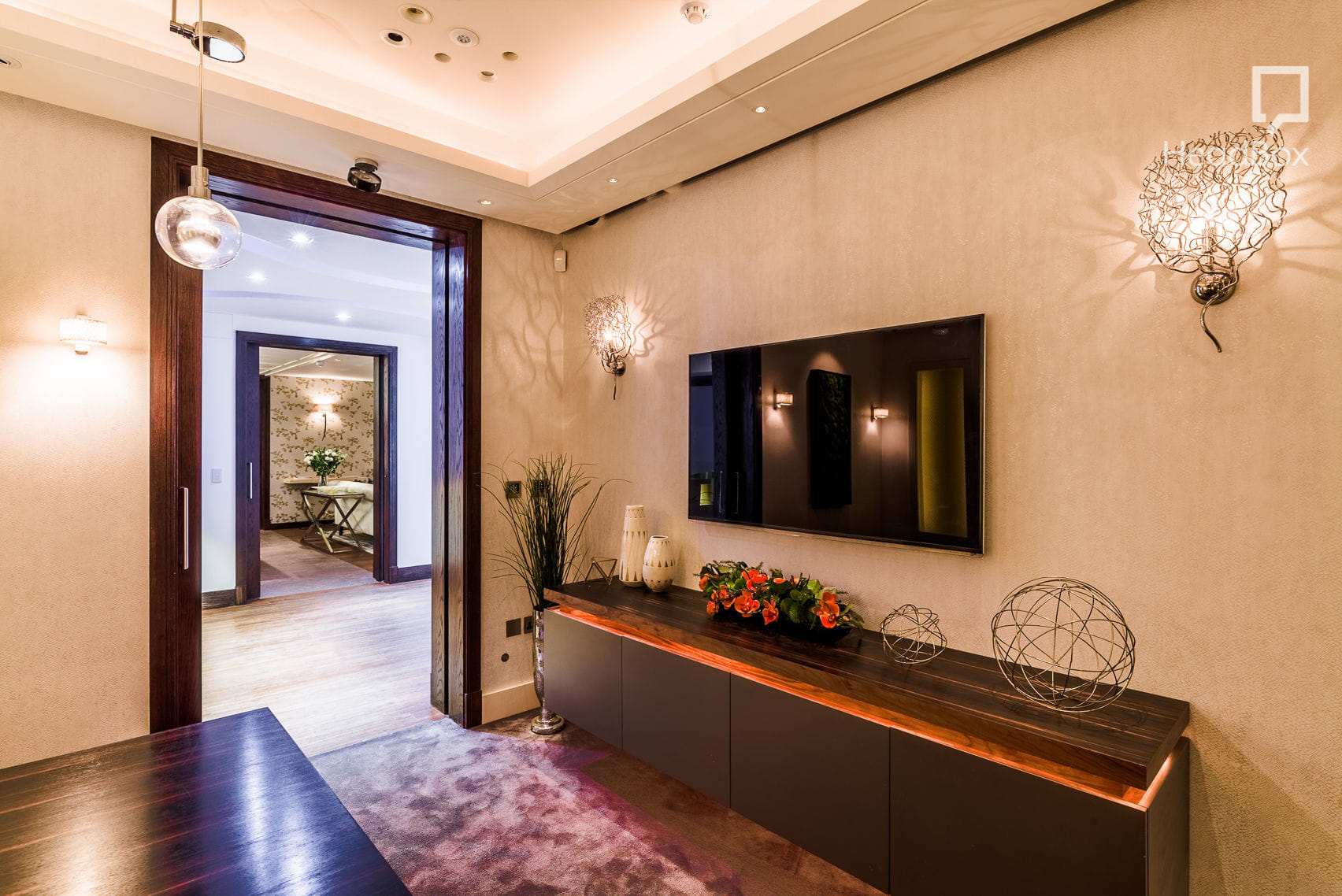 The Apartment Lounge  21