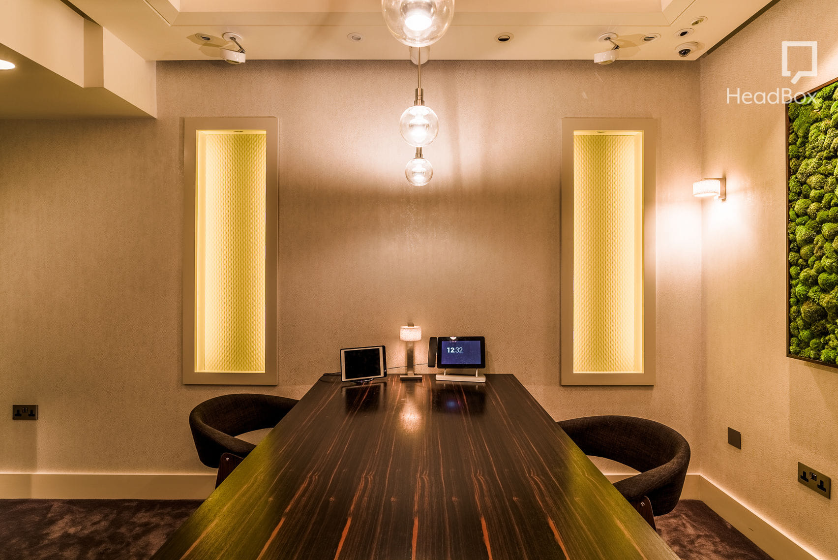 The Apartment Lounge  22