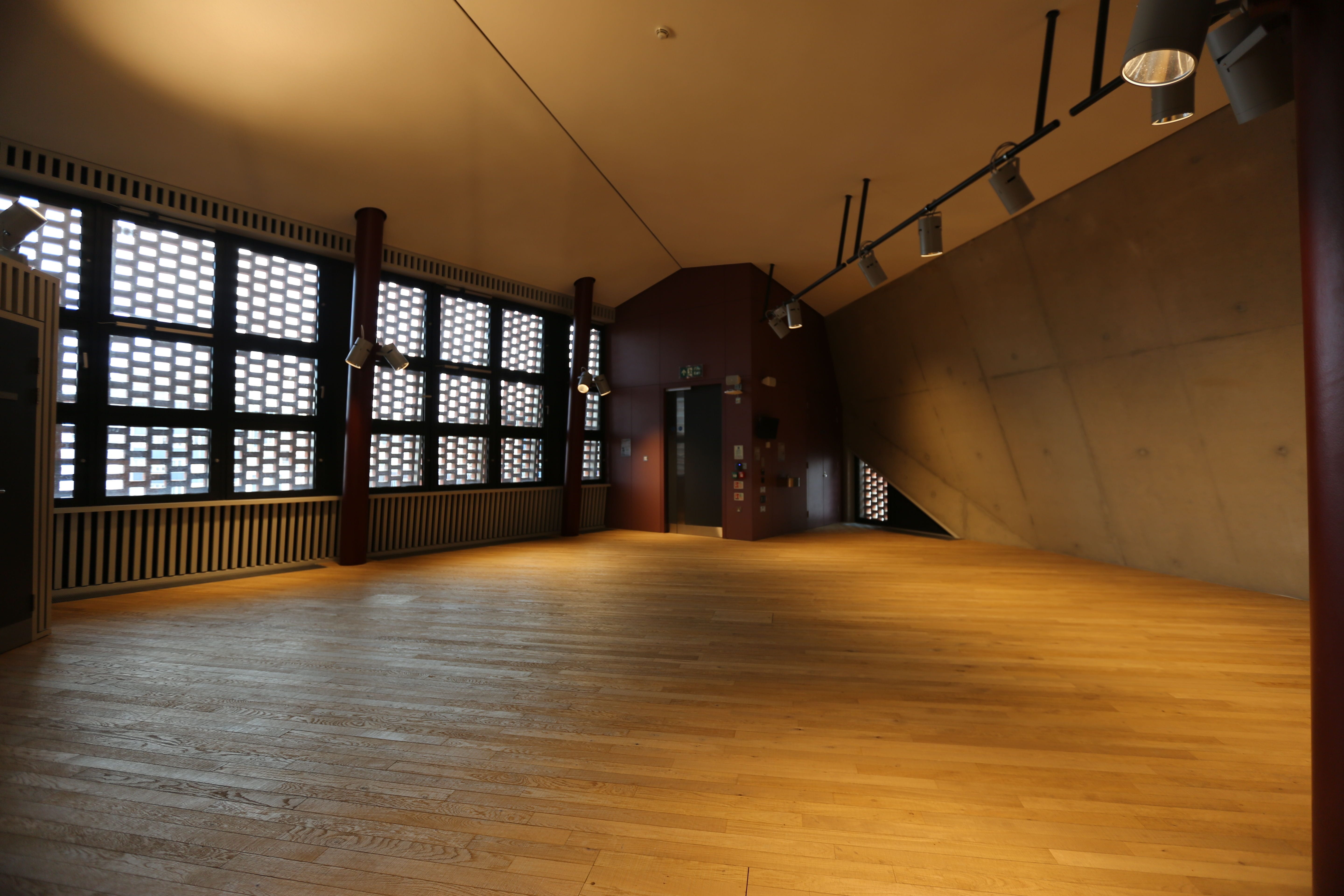 Modern Conferences 4