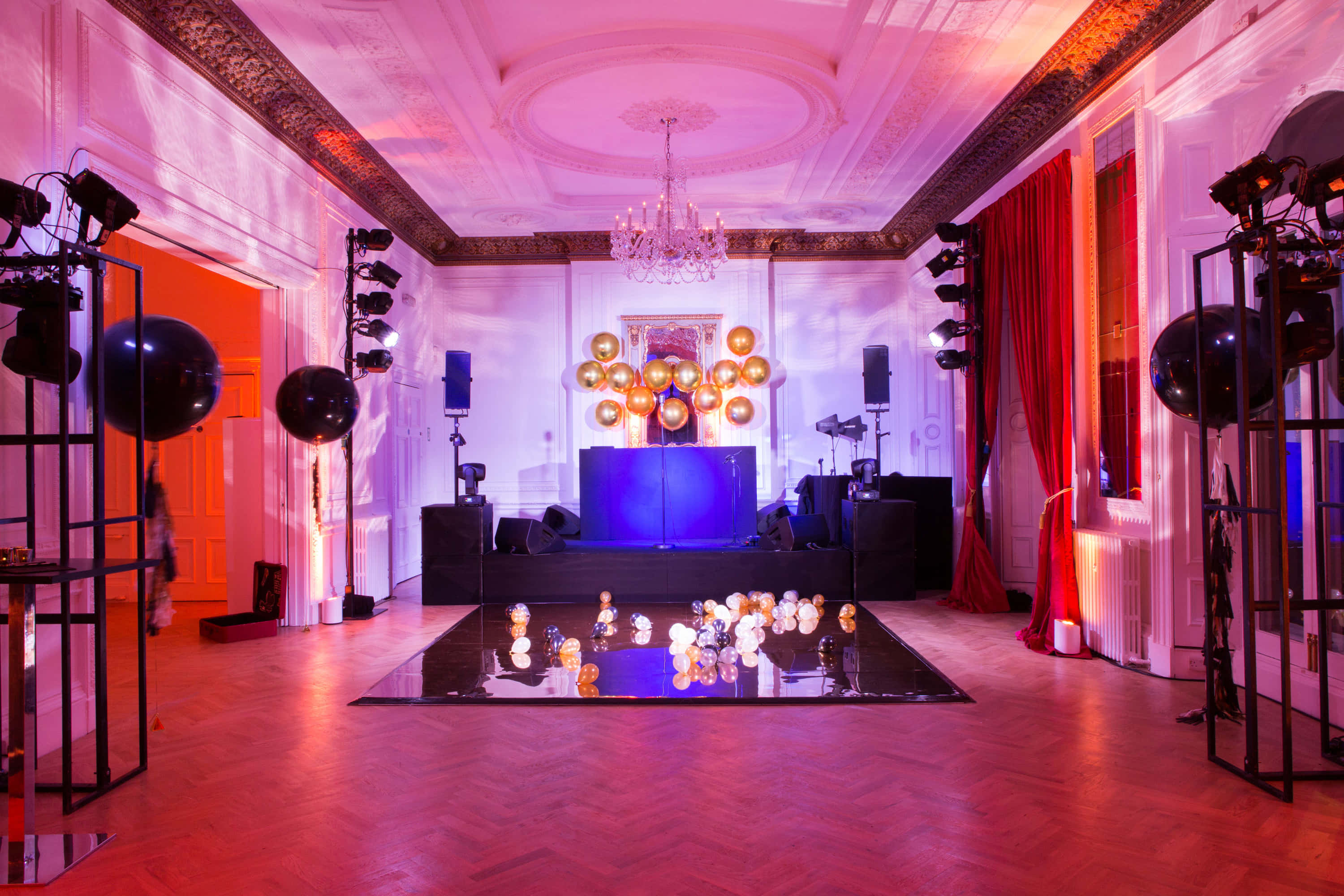 The Oak Room and Grand Gallery 7