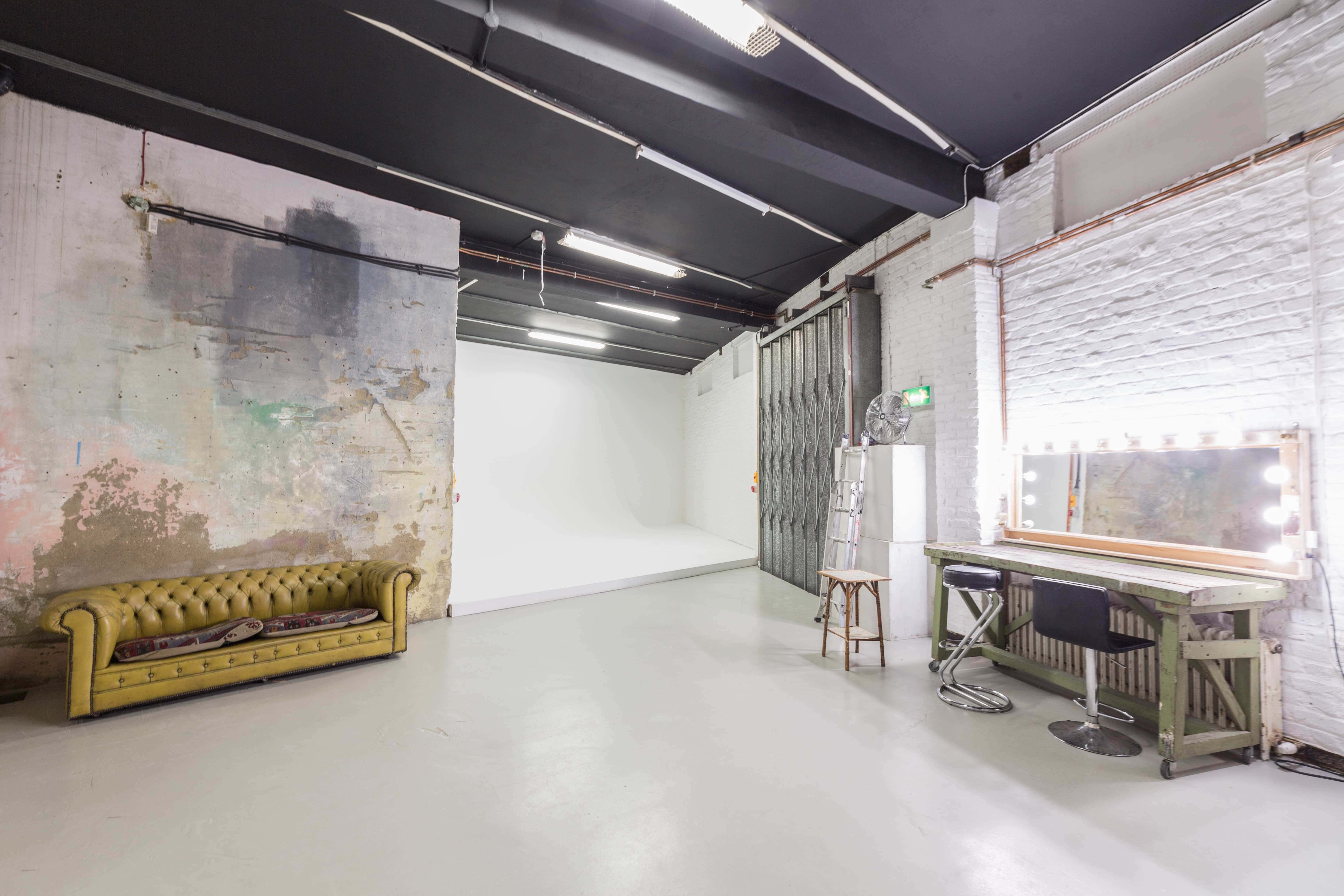 Apiary Studio 2/Photo Studio 0