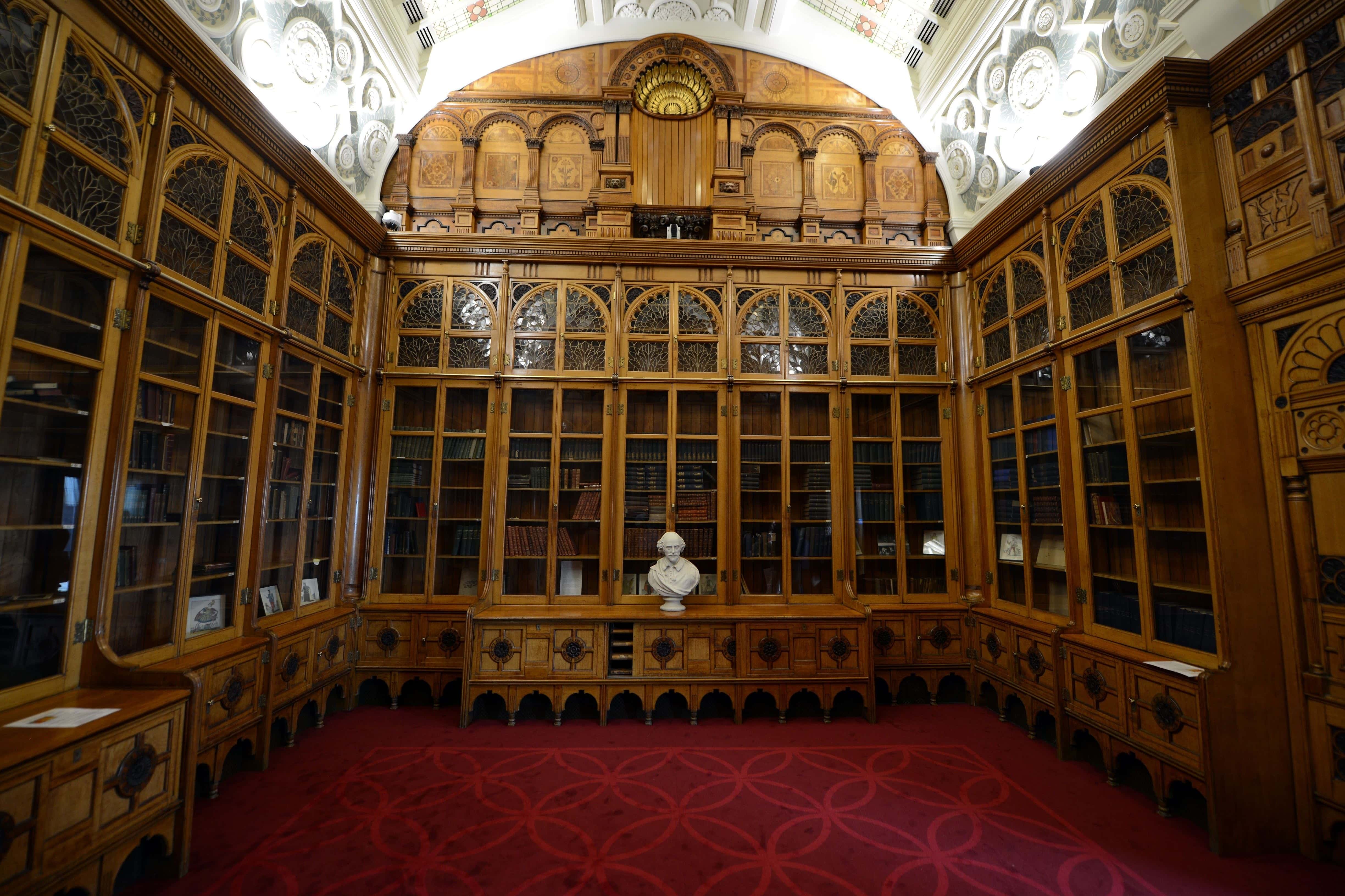 Shakespeare Memorial Room & Skyline 0