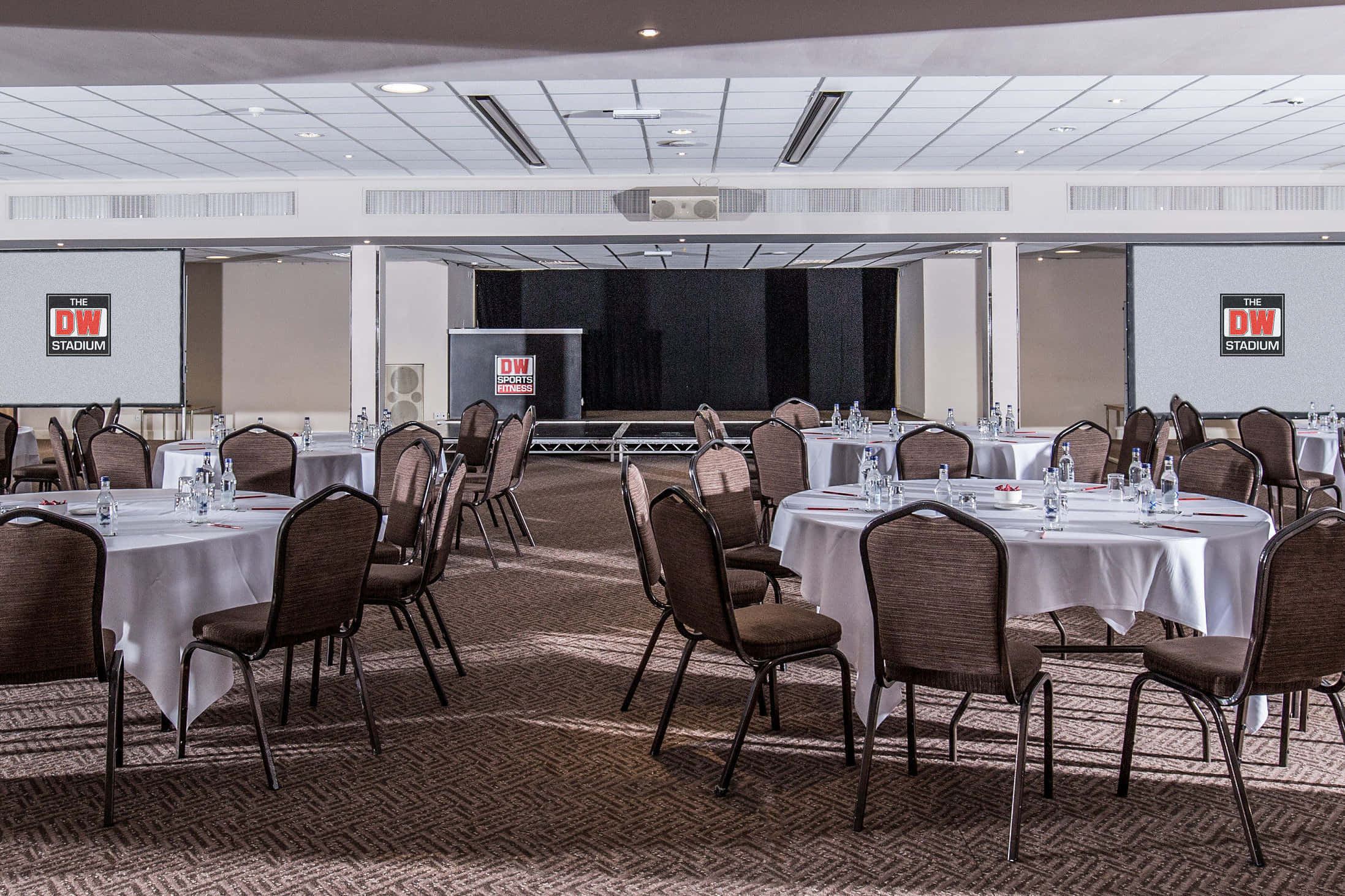 DW Sports Fitness Lounge 1