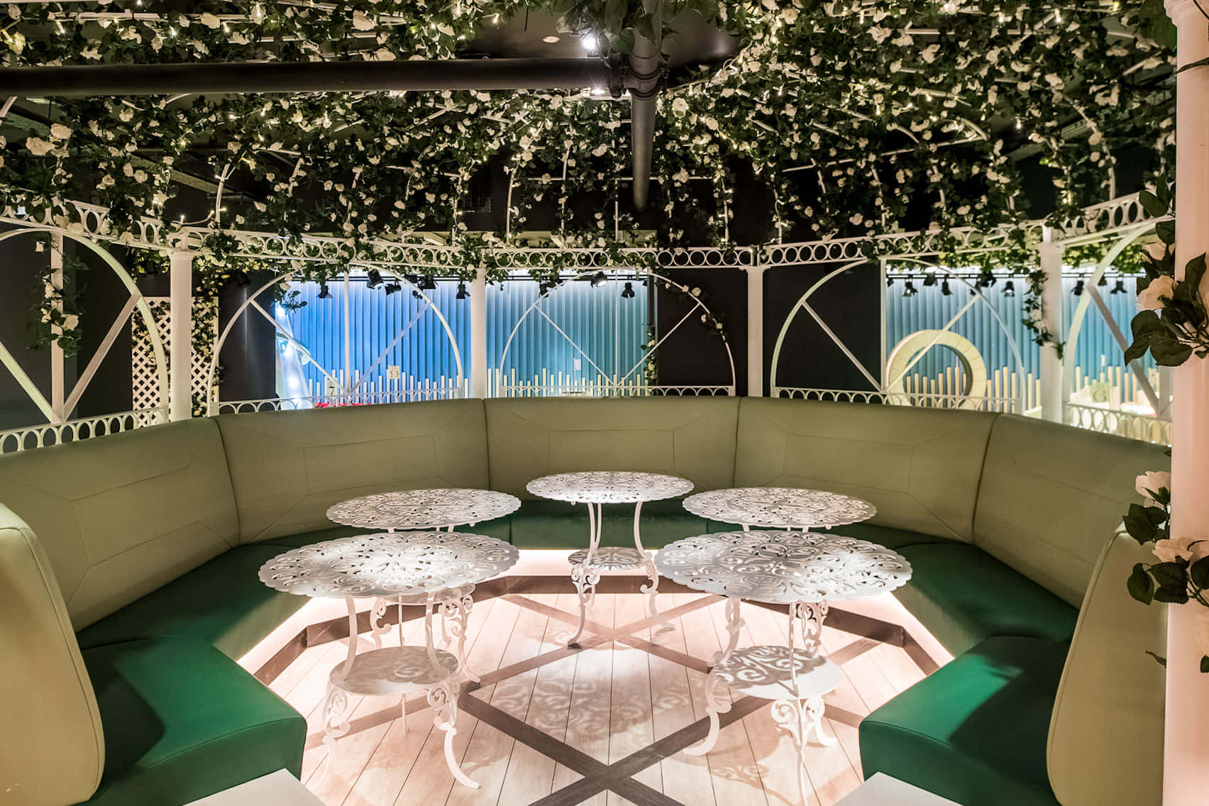 Swingers West End - Pergolas 3D tour